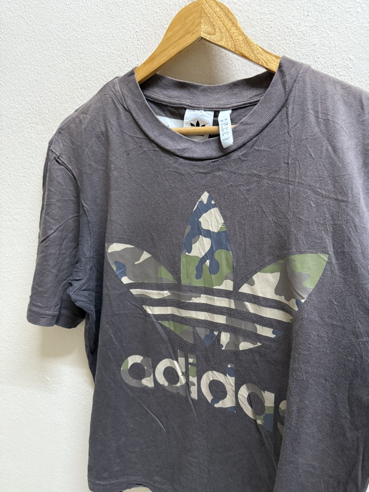 Adidas Sun faded🔥Adidas Camo Biglogo Tshirt Size US M / EU 48-50 / 2 - 12 Thumbnail