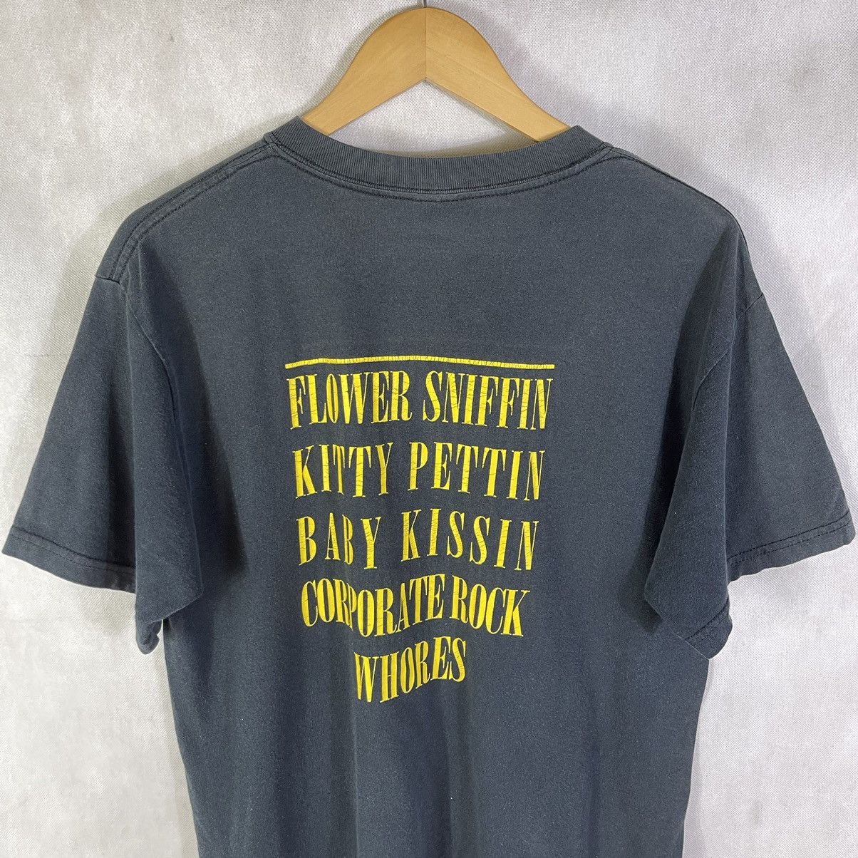 Band Tees Vintage 1992 Nirvana Smiley Fades Tshirt Size US M / EU 48-50 / 2 - 4 Thumbnail