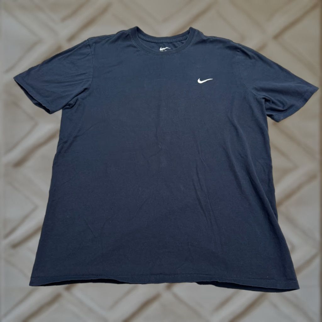 Nike VINTAGE Nike T-Shirt Adult Large Short Sleeve Crew Neck Blue Athletic Fit Streetwear Sports Casual Size US L / EU 52-54 / 3 - 1 Thumbnail