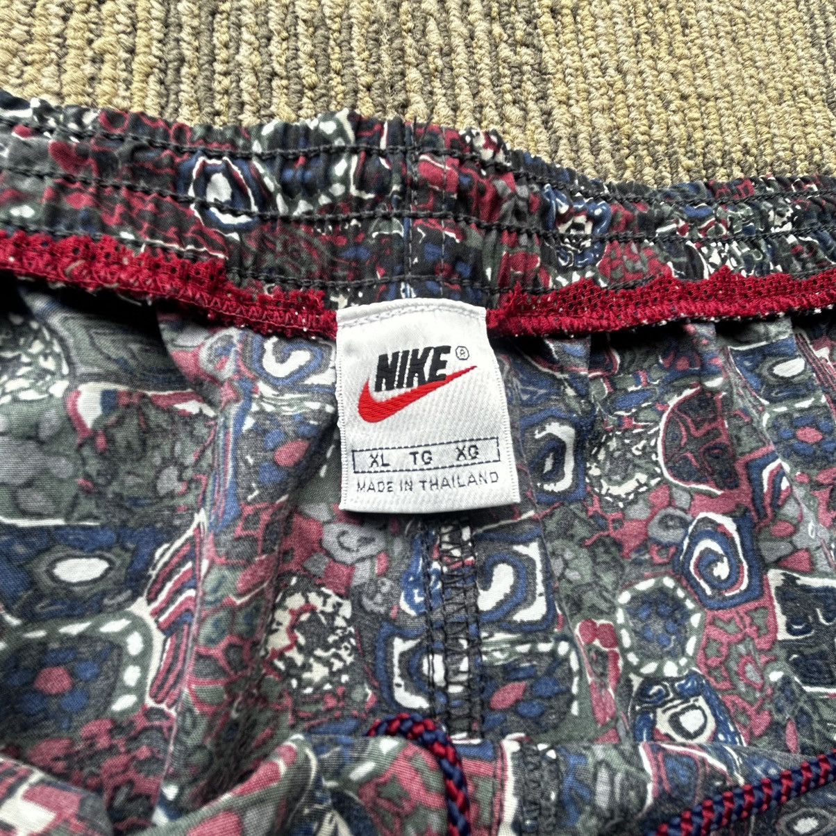 Vintage Vintage 90’s Nike Abstract Goemetric Print Swoosh Shorts Size US 38 / EU 54 - 3 Thumbnail