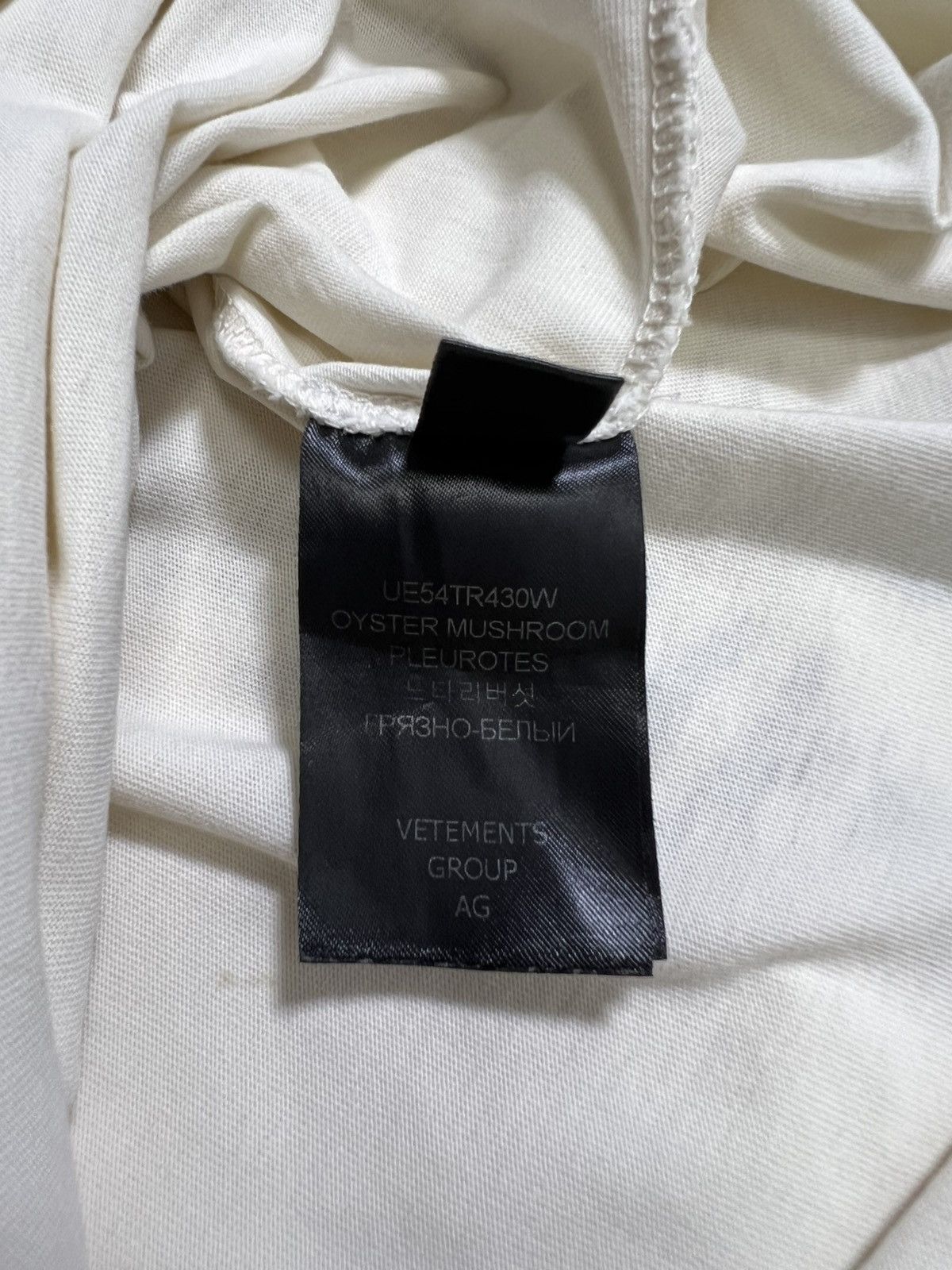 Vetements Vetements - World Tour Logo Oversized T-Shirt Size US XS / EU 42 / 0 - 22 Thumbnail