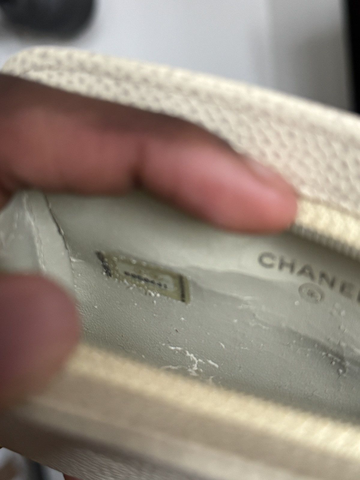 Chanel Chanel CC Logo Caviar Leather Zippered Wallet Size ONE SIZE - 11 Thumbnail