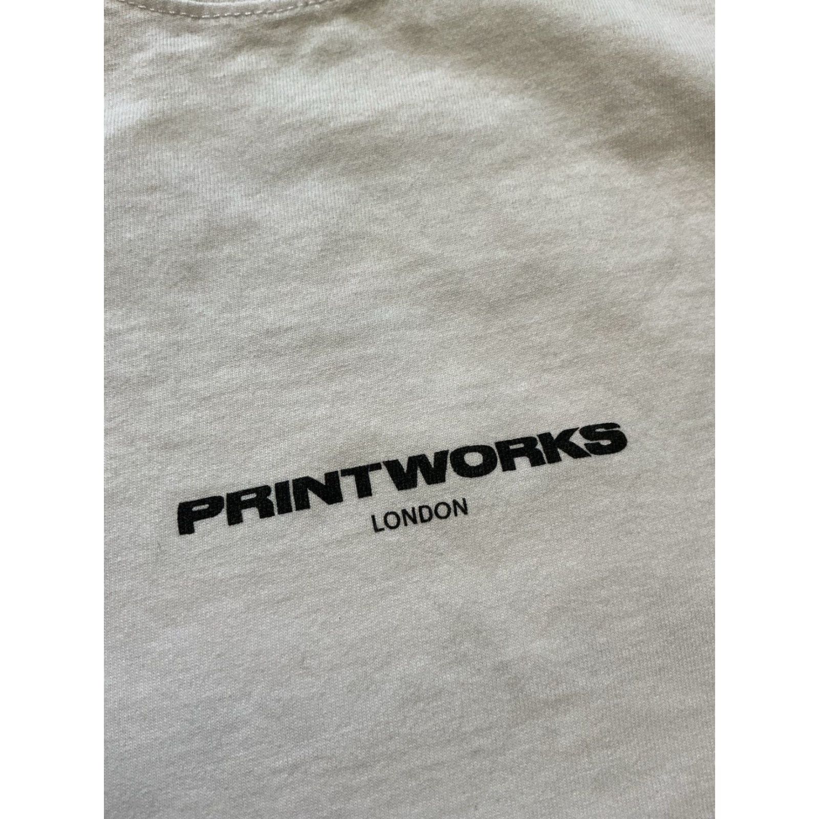 Avenue VINTAGE Printworks London Drumsheds EDM Electronic Music Concert Venue White Graphic T-Shirt S Mens Size US S / EU 44-46 / 1 - 7 Thumbnail