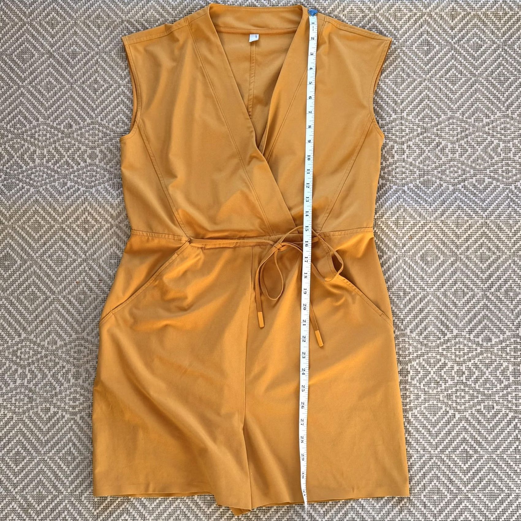 Athleta Athleta Romper Womens Small Yellow Sleeveless Wrap V-Neck Tie Waist Playsuit Size 28" / US 6 / IT 42 - 4 Thumbnail