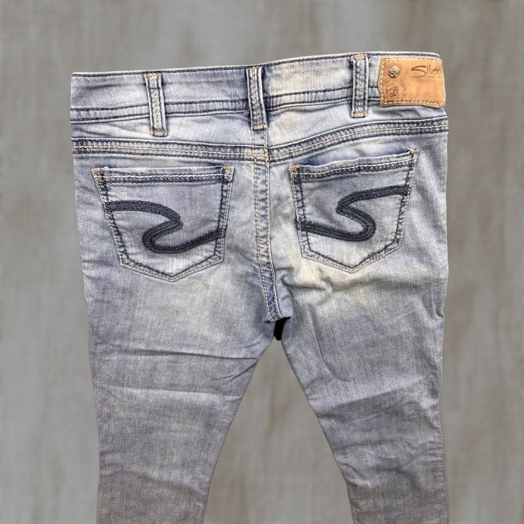 Silver Jeans Co. Silver Jeans Co Suki Capri Jeans Women Light Wash Blue Embroidered Denim W30 Capris 5-Pocket Rise Mid 8.5-10.5 Inseam 23 in Adults Womens Size 30" / US 8 / IT 44 - 1 Thumbnail