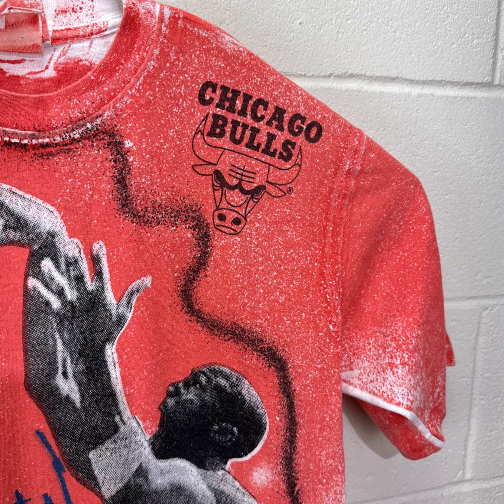Jordan Brand VINTAGE 90s Magic Johnson Michael Jordan Chicago Bulls T-Shirt Large Red All Over Print Unisex Adults Size US L / EU 52-54 / 3 - 7 Thumbnail