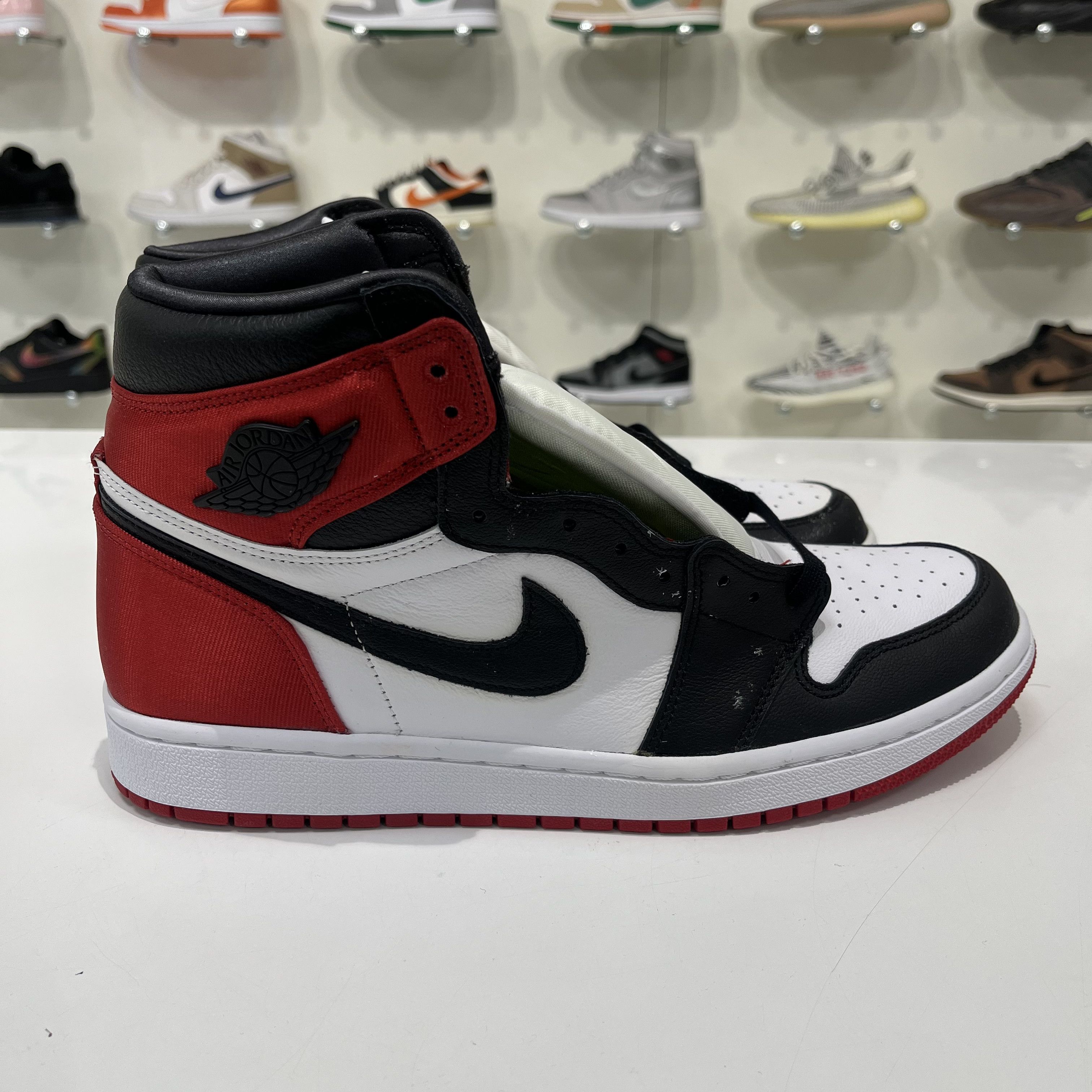 Nike Air Jordan 1 Retro High Satin Black Toe (W) Size US 11.5 / EU 44-45 - 4 Thumbnail