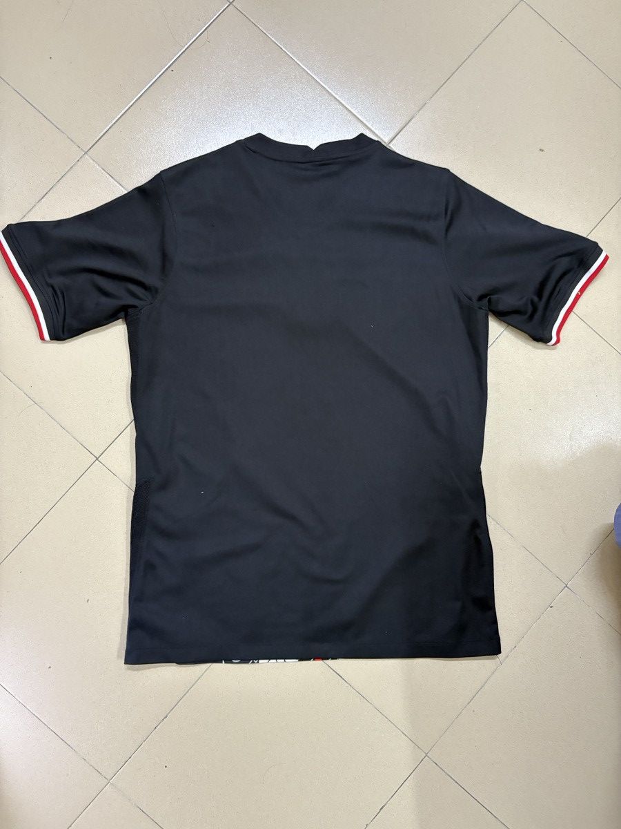 Burberry × Nike Nike England Burberry Concept Kit Size US M / EU 48-50 / 2 - 3 Thumbnail