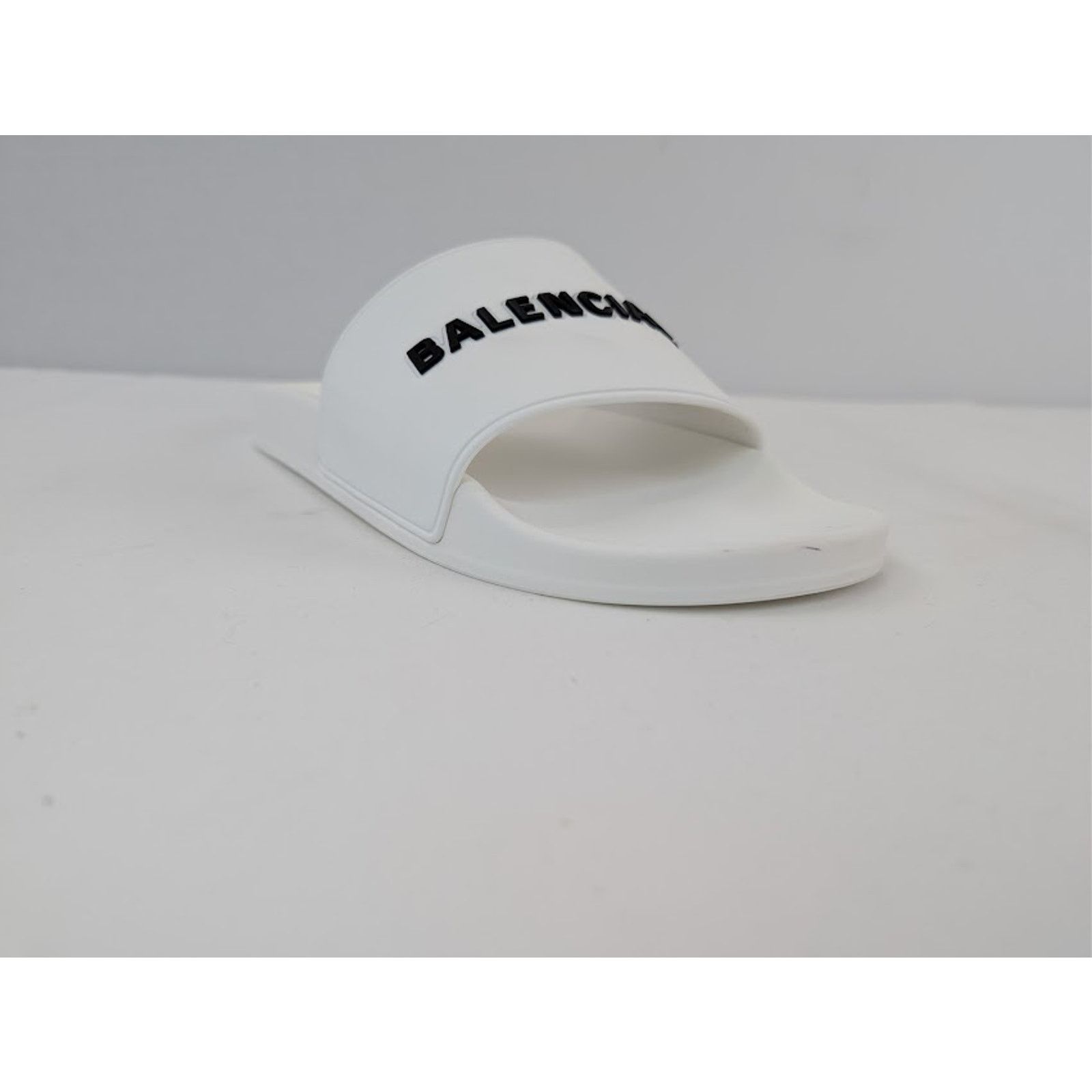 Balenciaga o1rshd1 Q:2 / Rubber Logo Pool Slide Sandals White / Black Size US 14 / EU 47 - 2 Thumbnail