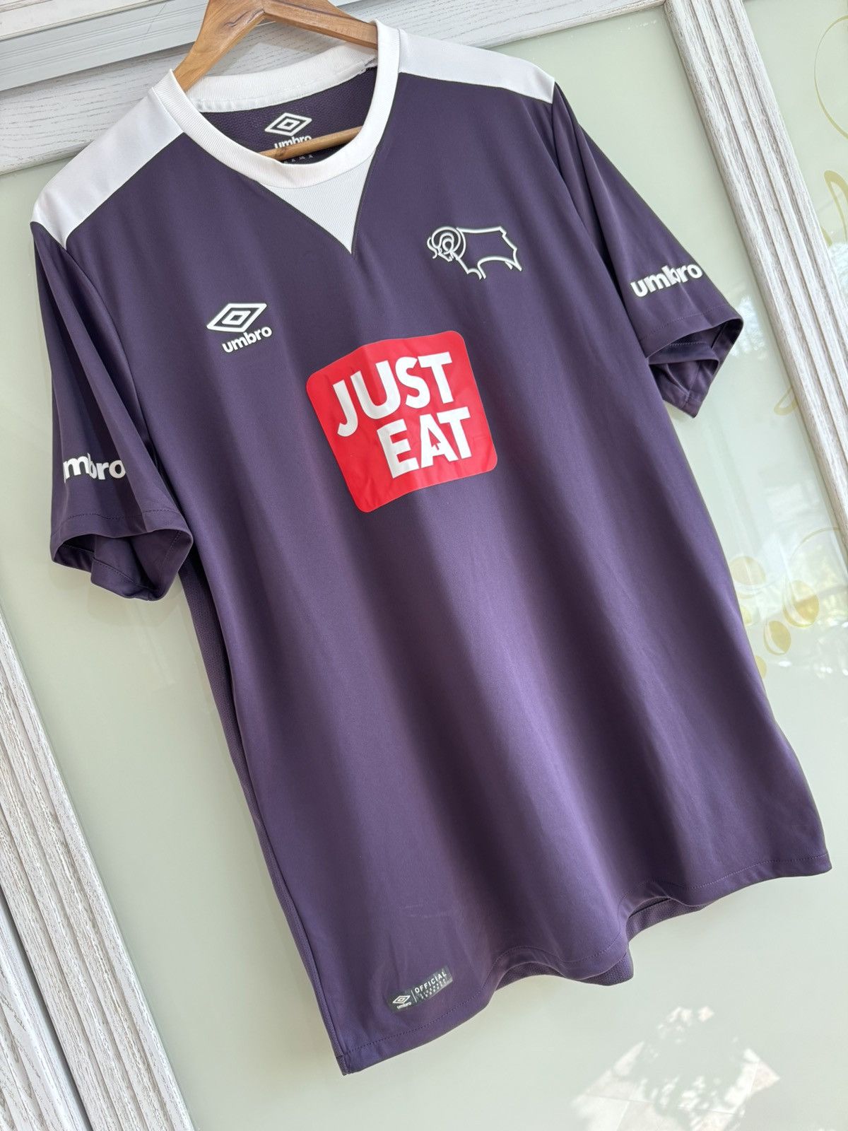 Umbro Derby County 2015-2016 Away Soccer Jersey Football Kit Shirt Size US XL / EU 56 / 4 - 4 Thumbnail