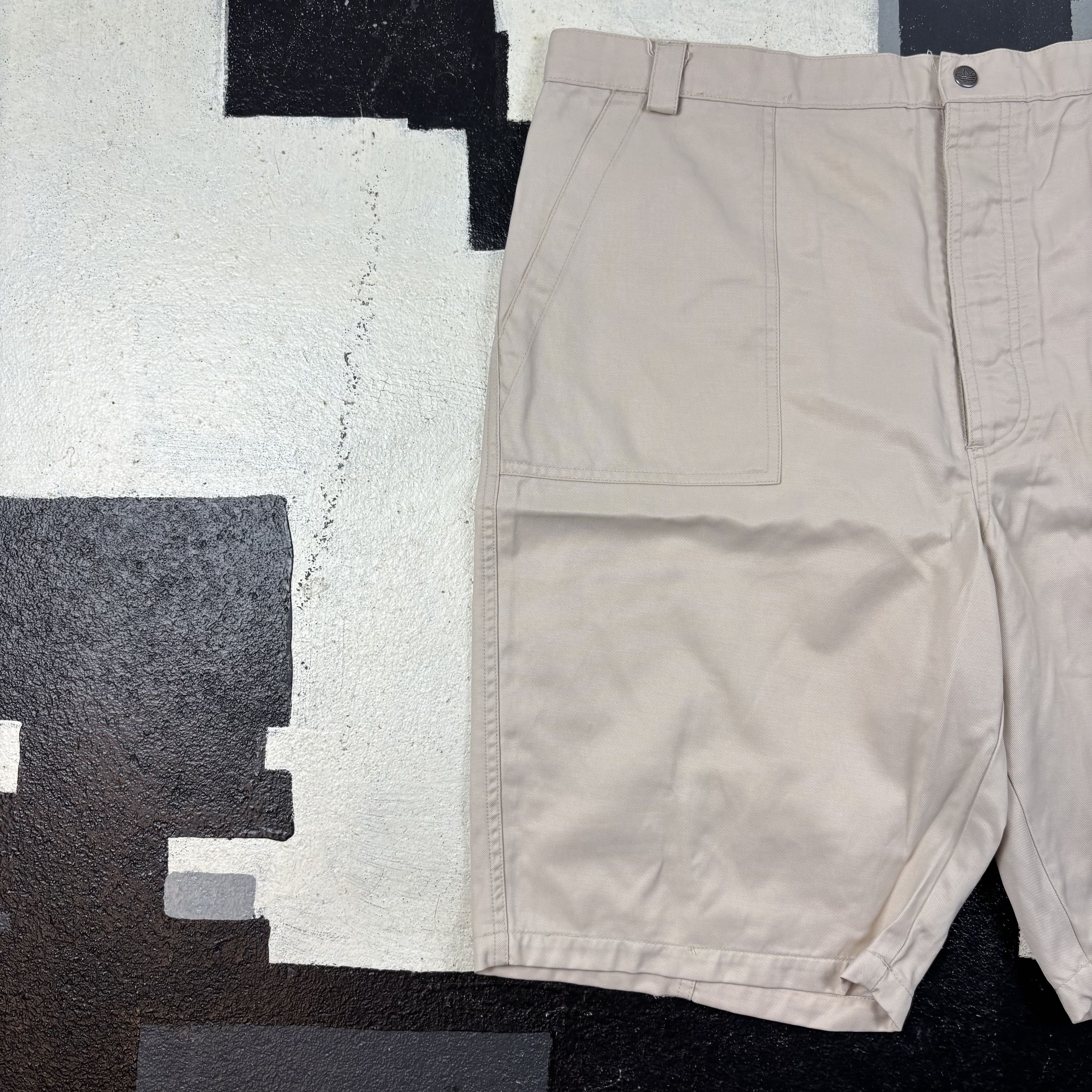 Adidas Adidas Shorts Size US 33 - 7 Thumbnail