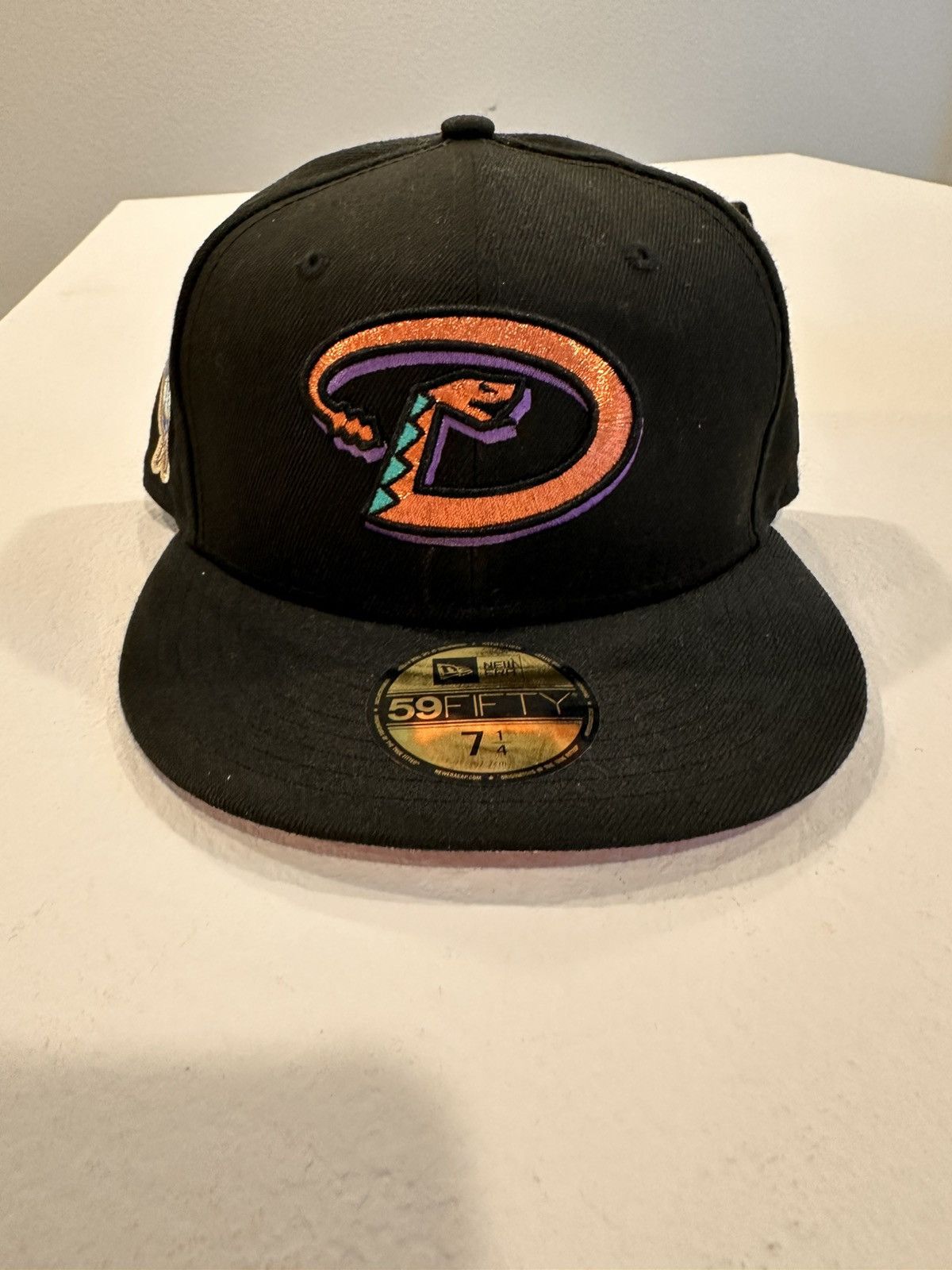 New Era Arizona Diamondbacks Fitted Pink Brim Size 30 - 1 Thumbnail