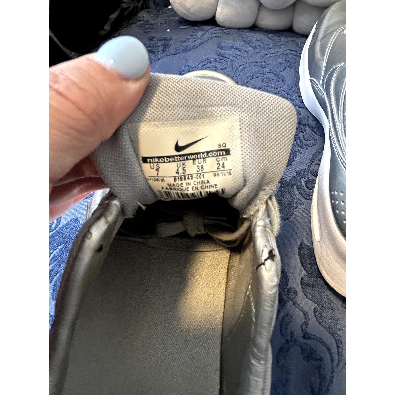 Nike Nike Thea Metallic Silver Sneakers Size 7/EU 38 Size US 7 / IT 37 - 7 Thumbnail