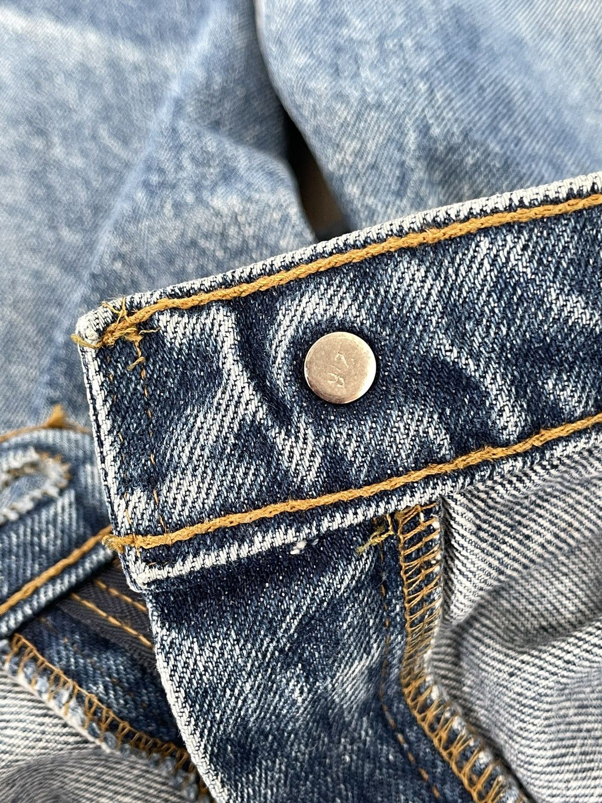 Levi's Vintage Levi's 560 Loose Fit Tapered Leg Wide Baggy Jeans Size US 36 / EU 52 - 14 Thumbnail