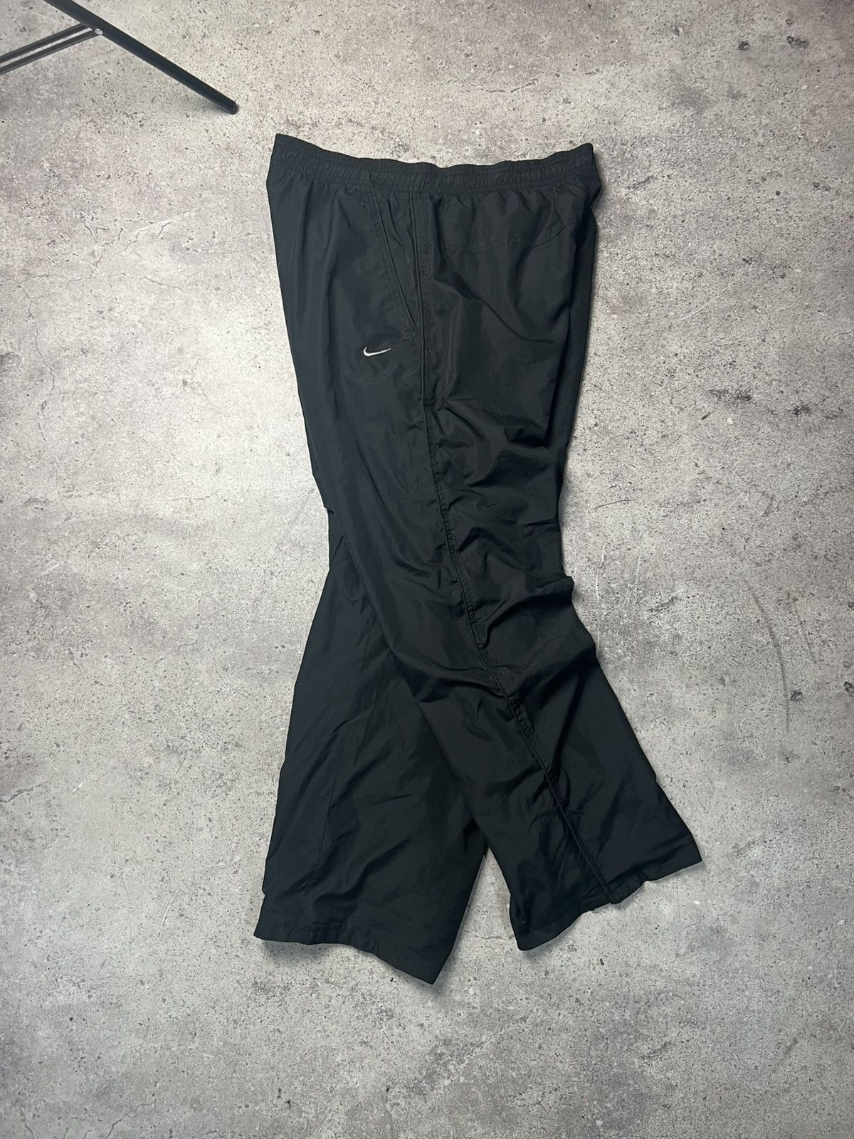 Nike Vintage Nike nylon pants in black with swoosh mens XL 00s Size US 34 / EU 50 - 2 Thumbnail
