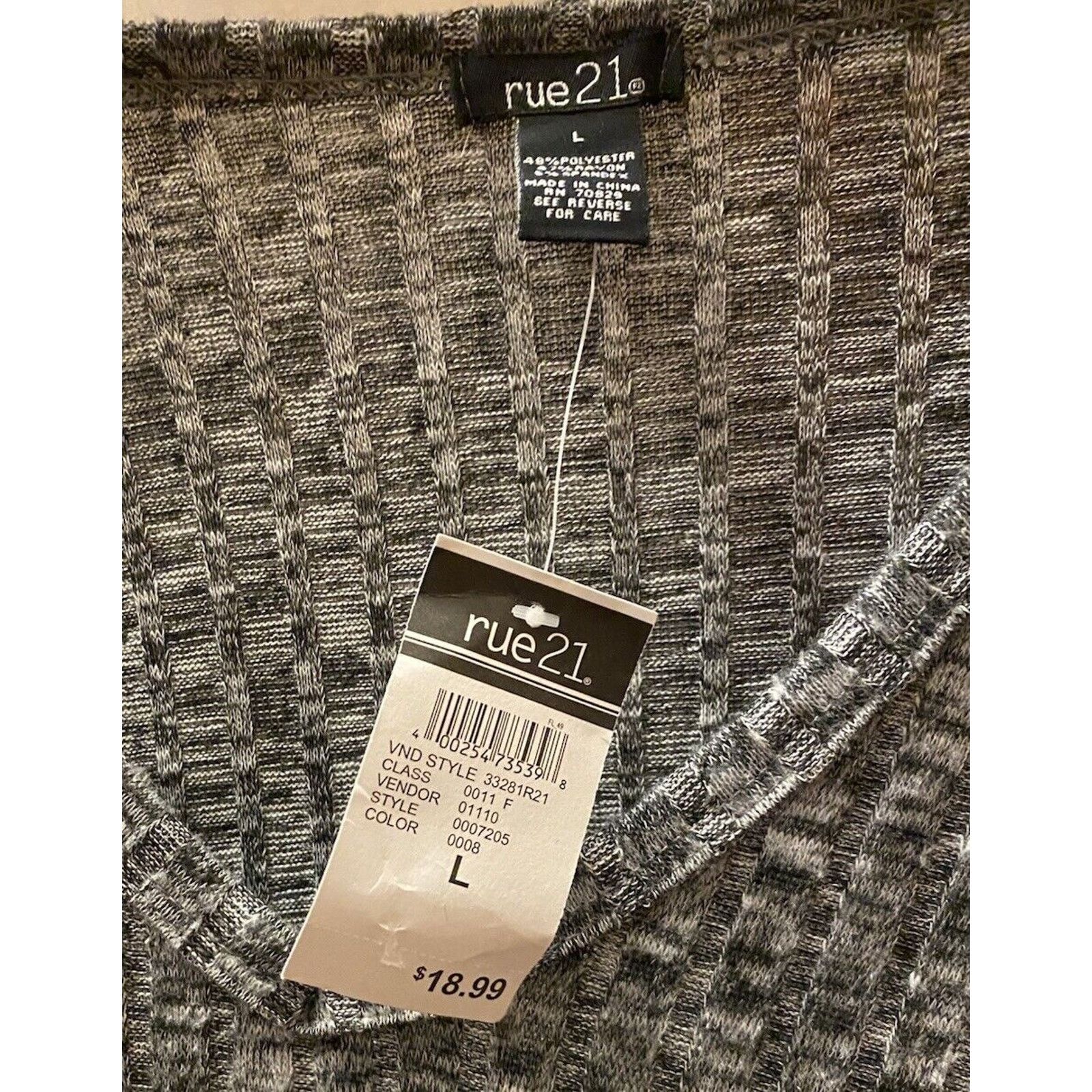 rue21 NWT Rue21 Black Lightweight Sweater Women’s Large V-Neck Size L / US 10 / IT 46 - 2 Thumbnail