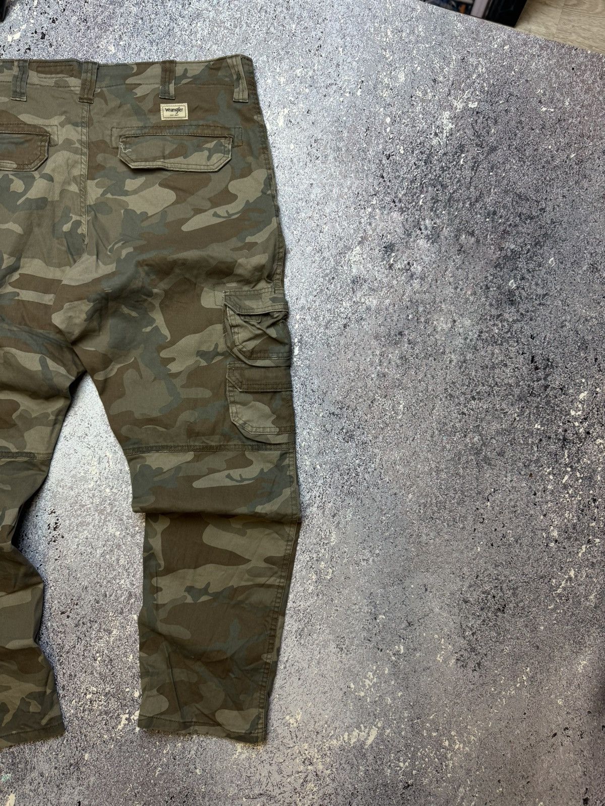 Wrangler CRAZY WRANGLER MULTIPOCKET TACTICAL CAMO PANTS Size US 36 / EU 52 - 10 Thumbnail