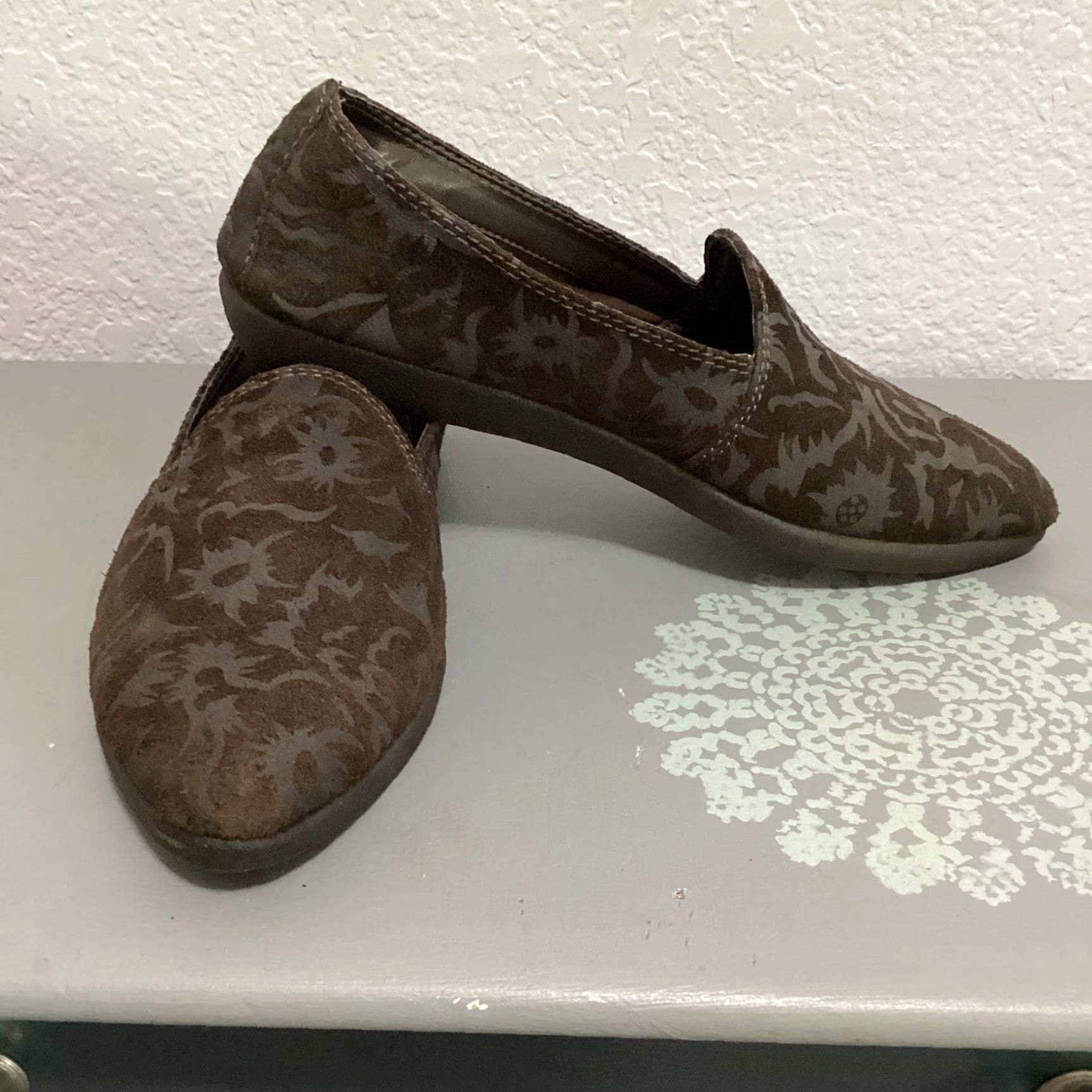 Vintage THE FLEXX Vera Pelle Flats Brown Floral Embossed Leather Slip On Flat Women 6.5 Classic Loafer Size US 7 / IT 37 - 3 Thumbnail