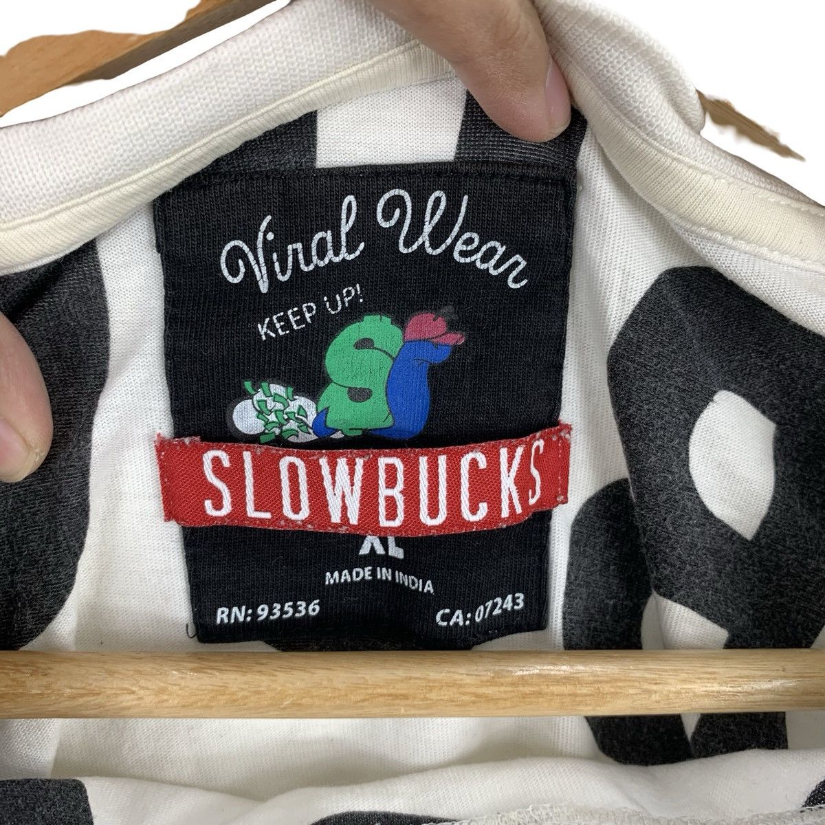 Vintage Vintage Y2K SLOWBUCKS STREETWEAR Over Print Tee Shirt Top Size XL / US 12-14 / IT 48-50 - 5 Thumbnail