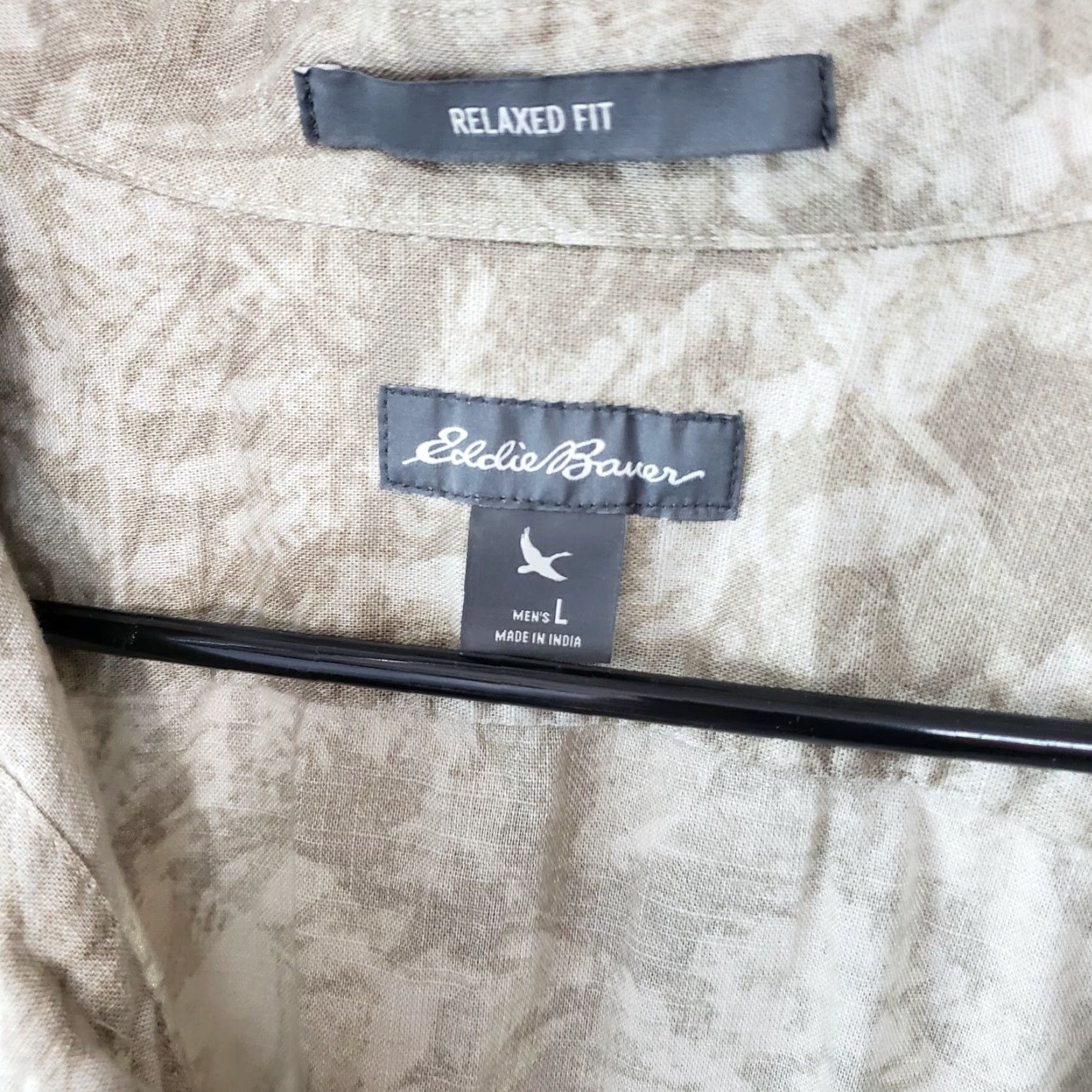 Eddie Bauer Eddie Bauer Mens Button Front Shirt Sz Large Relaxed Fit Tan Leaf Print Cotton Shirt Mens Large Cotton Brown Leaf Print Eddie Bauer Button-Up Size US L / EU 52-54 / 3 - 5 Thumbnail