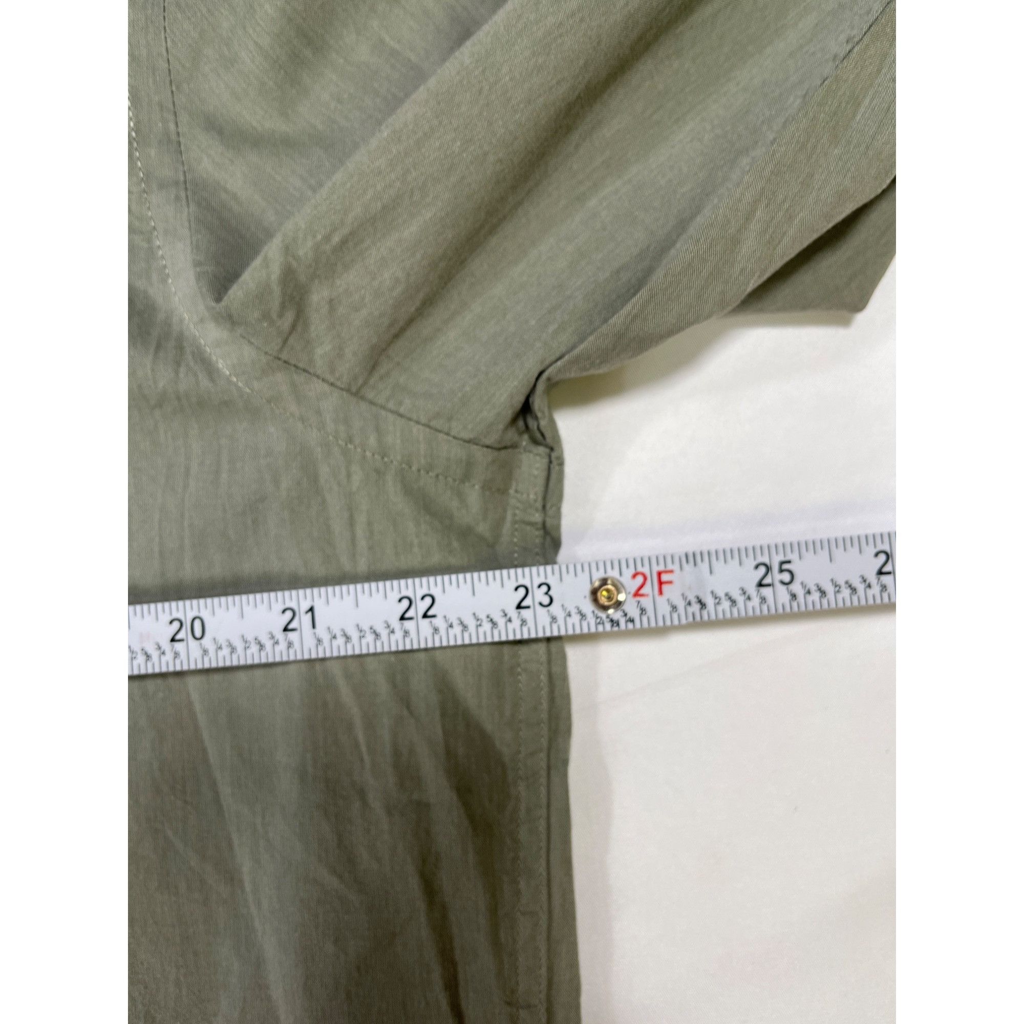 H&M H&M SKU 7634 Mens Olive Green Button Down Long Sleeve Shirt Size US L / EU 52-54 / 3 - 4 Thumbnail