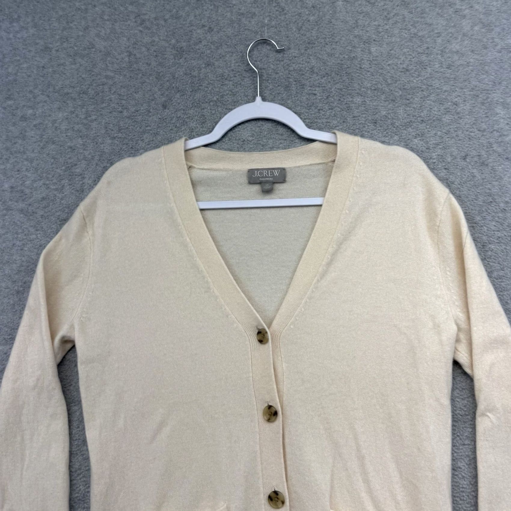 Vintage J Crew Cardigan Women XS Beig e 100% Cashmere V-Neck Button Long Sleeve Regular Size Size XS / US 0-2 / IT 36-38 - 3 Thumbnail