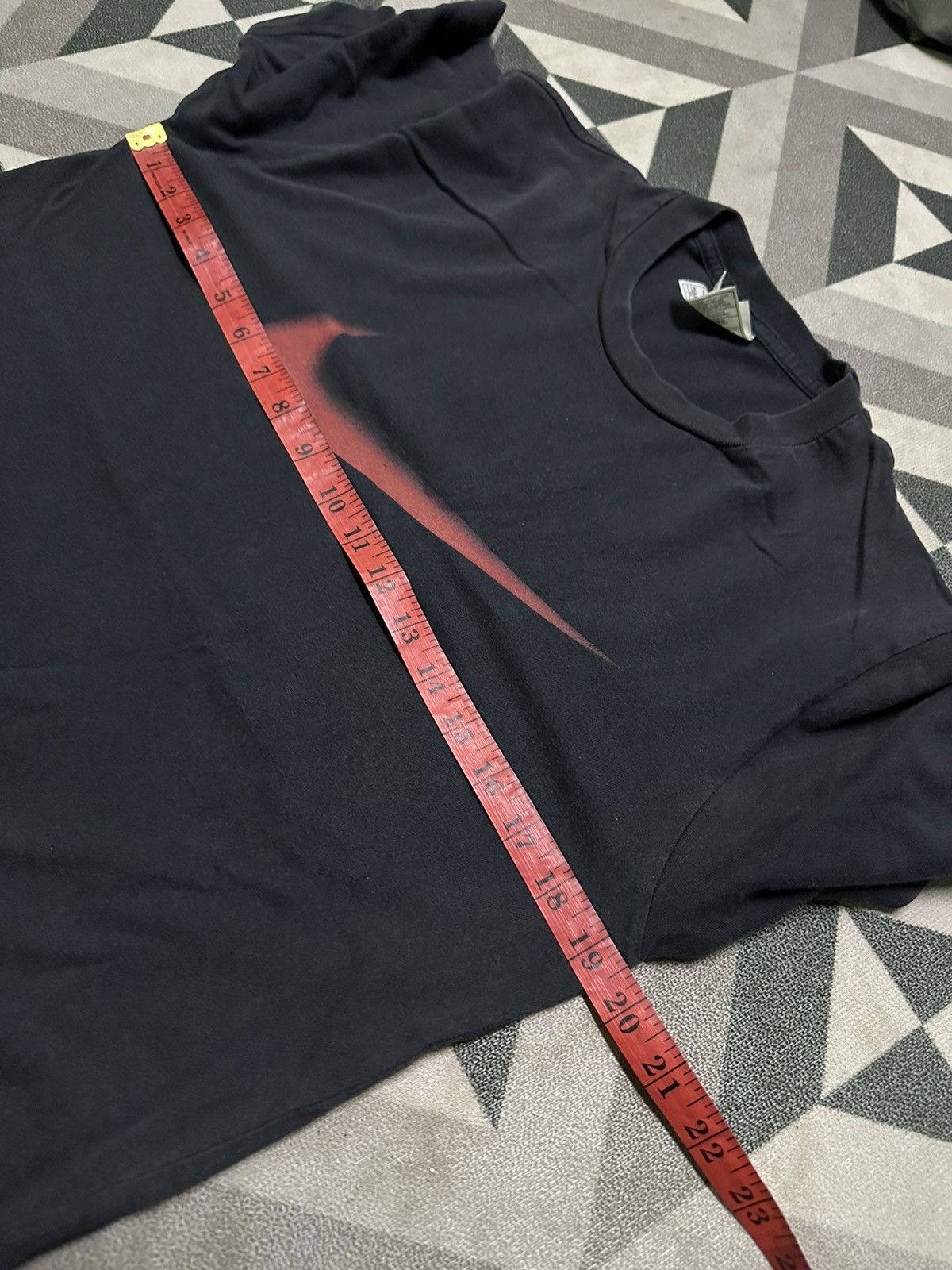 Nike Vintage 90s Nike swoosh black tee Size US L / EU 52-54 / 3 - 6 Thumbnail