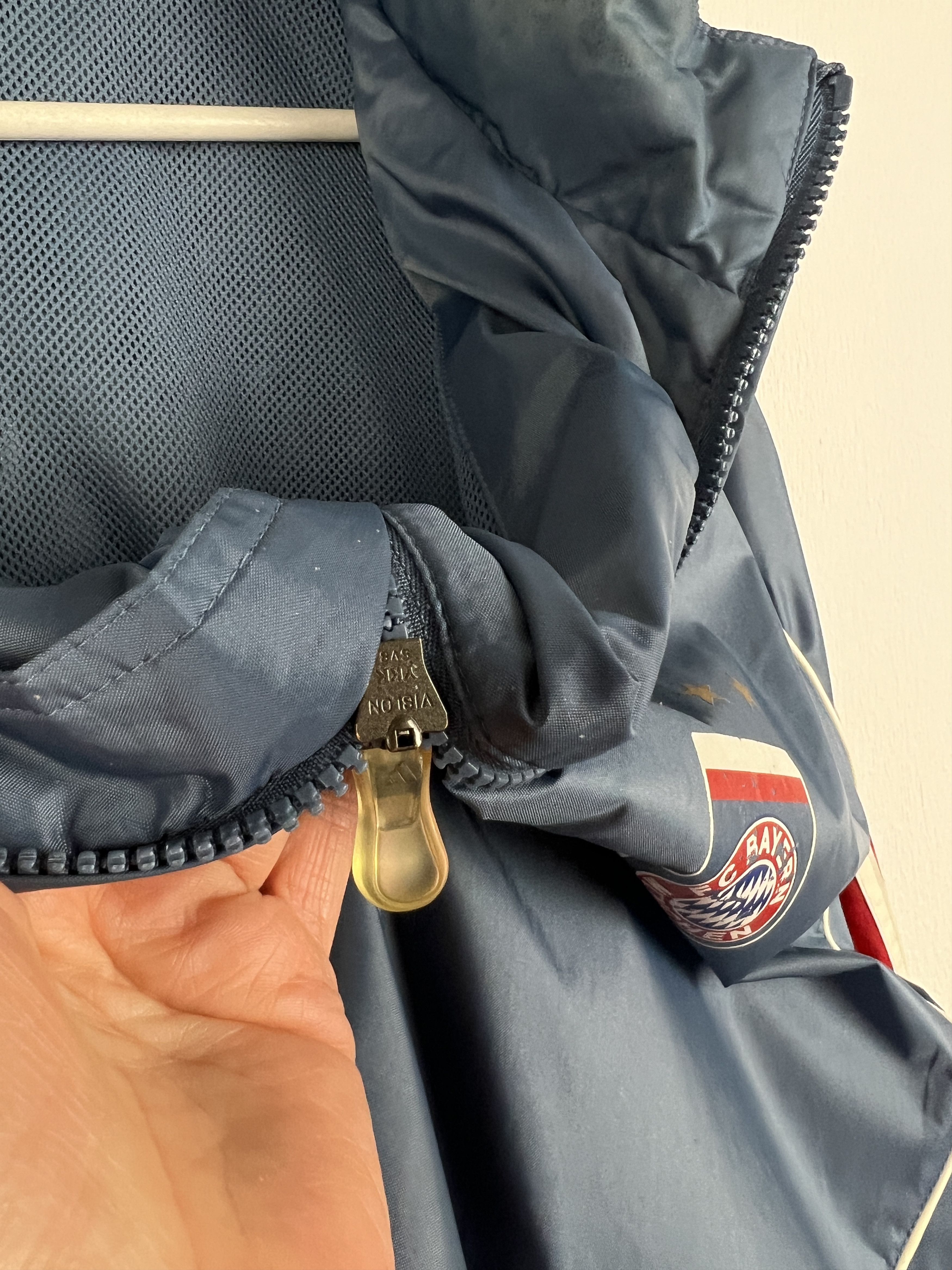Adidas Bayern Munich Rain Jacket Soccer Track Top Windbreaker Size US XL / EU 56 / 4 - 4 Thumbnail