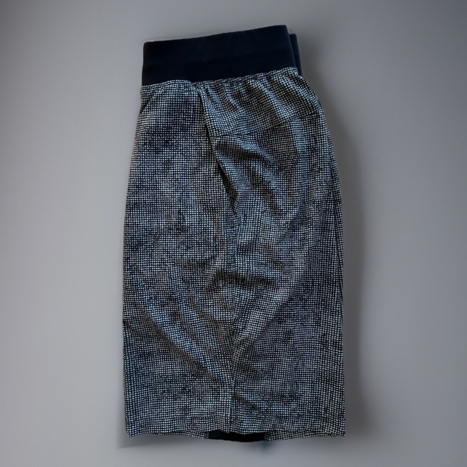 Lululemon Lululemon THE Shorts Medium Multicolor Lined Workout Size US 29 - 1 Thumbnail
