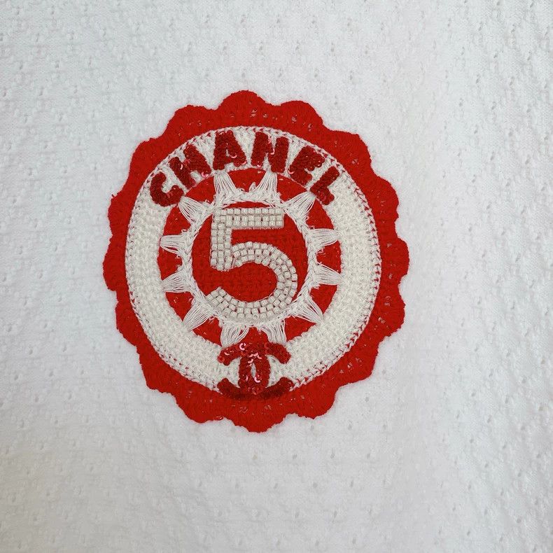Chanel Chanel White beaded knitted vest 2504-Nextarrow Size XXS / US 00 / IT 34 - 4 Thumbnail