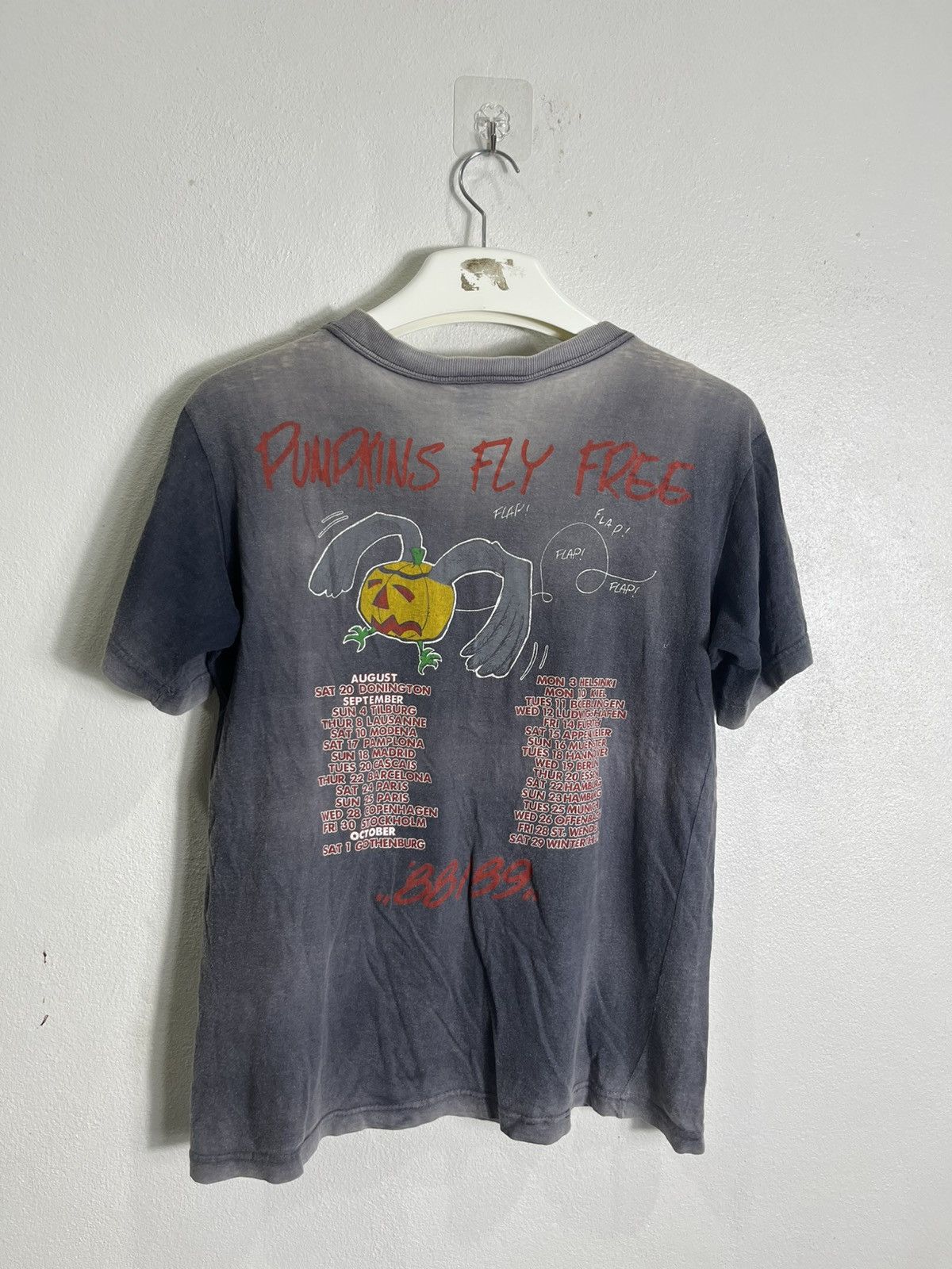 Vintage Vintage 1988’s HELLOWEEN Distrssed Tour Band Tshirt Size US M / EU 48-50 / 2 - 4 Thumbnail