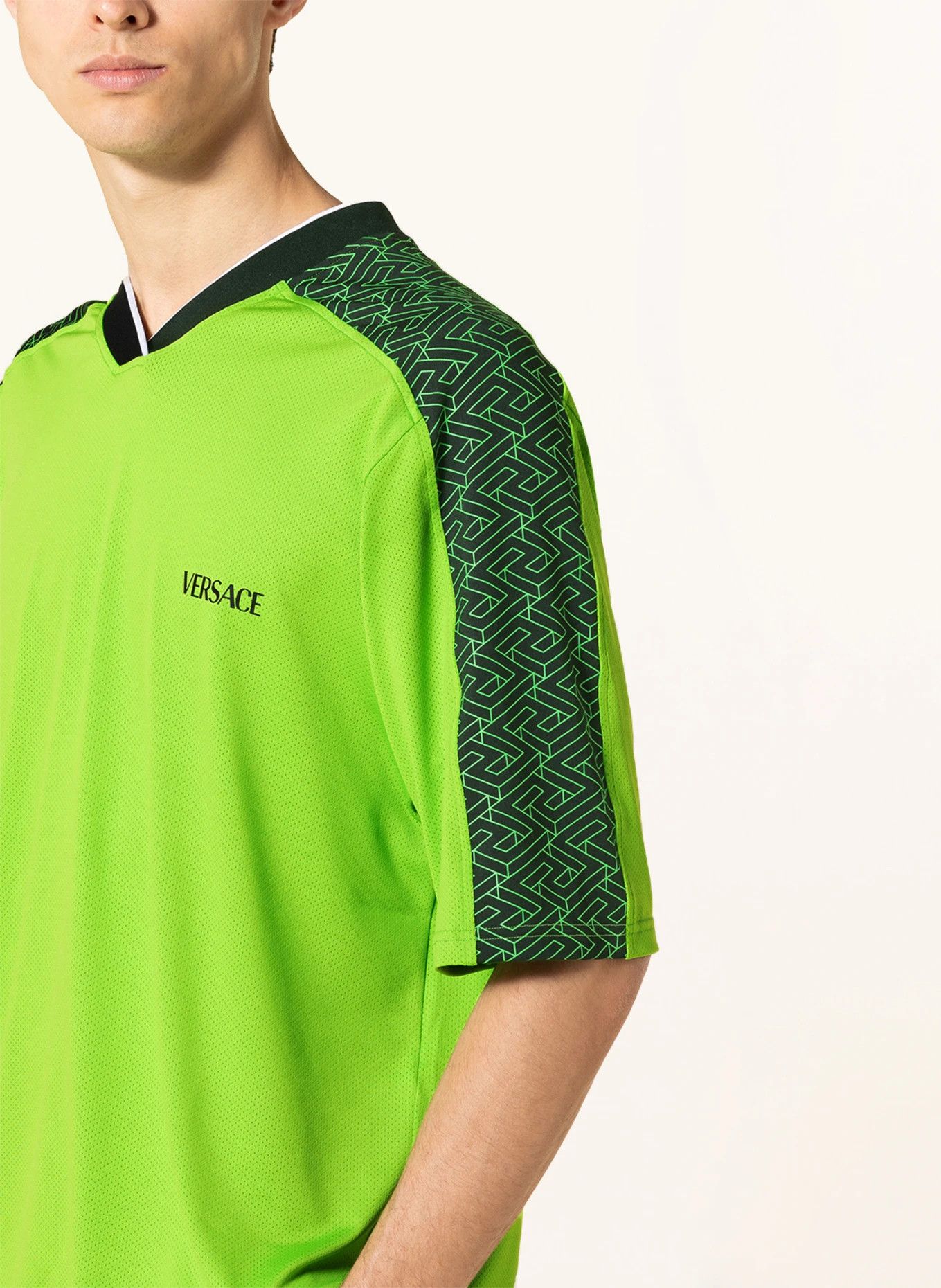 Versace o1y0525 Logo V-neck T-Shirt in Green/Black Size US XS / EU 42 / 0 - 4 Thumbnail