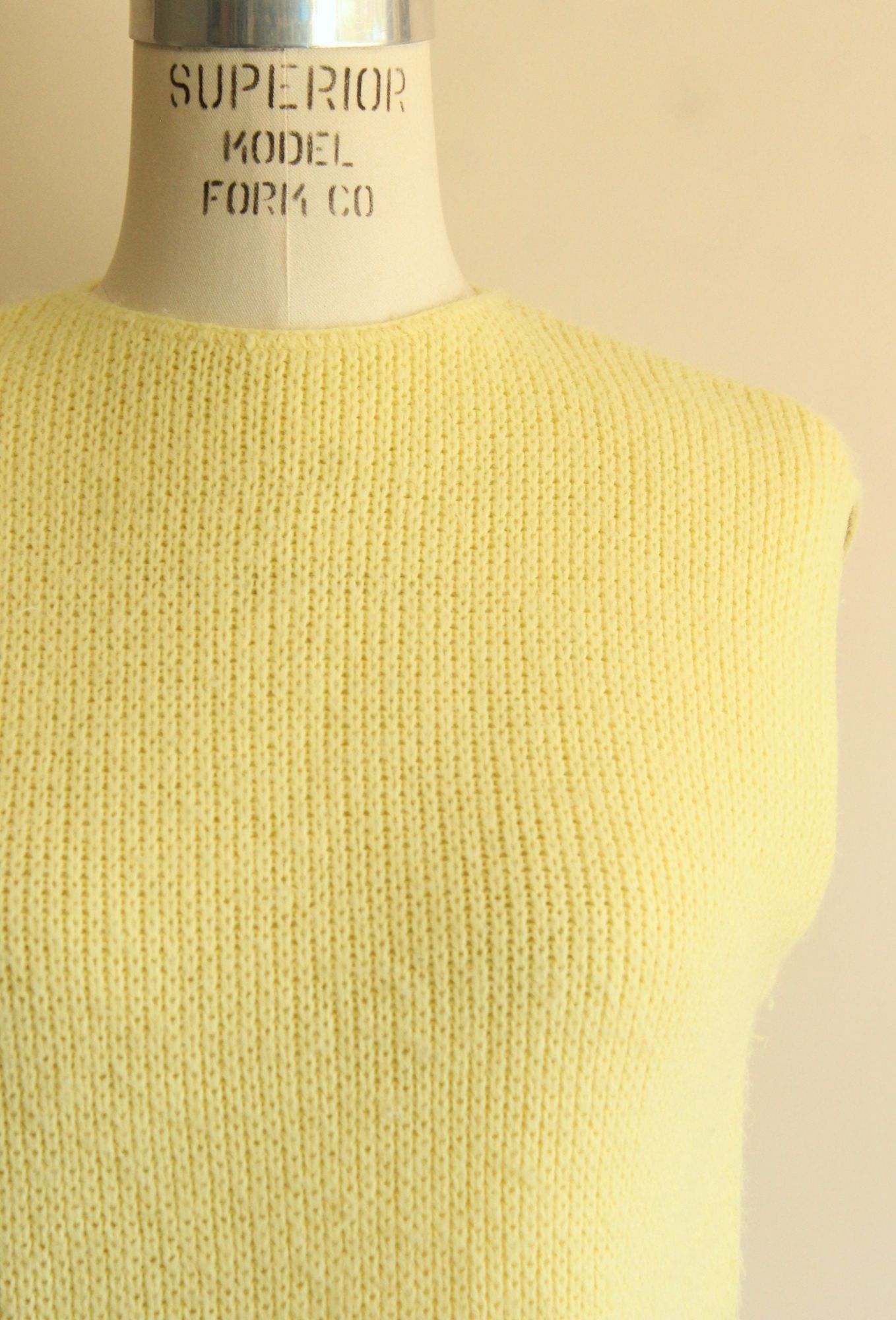 Vintage Vintage 1960s Sweater Vest, Classic Creations Yellow Knit, Z Size M / US 6-8 / IT 42-44 - 4 Thumbnail