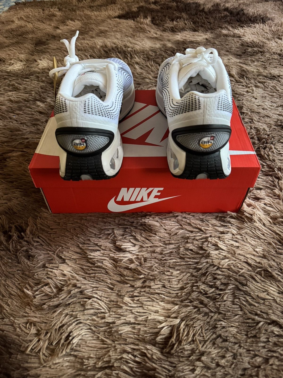 Nike Air Max DN Size US 11 / EU 44 - 4 Thumbnail