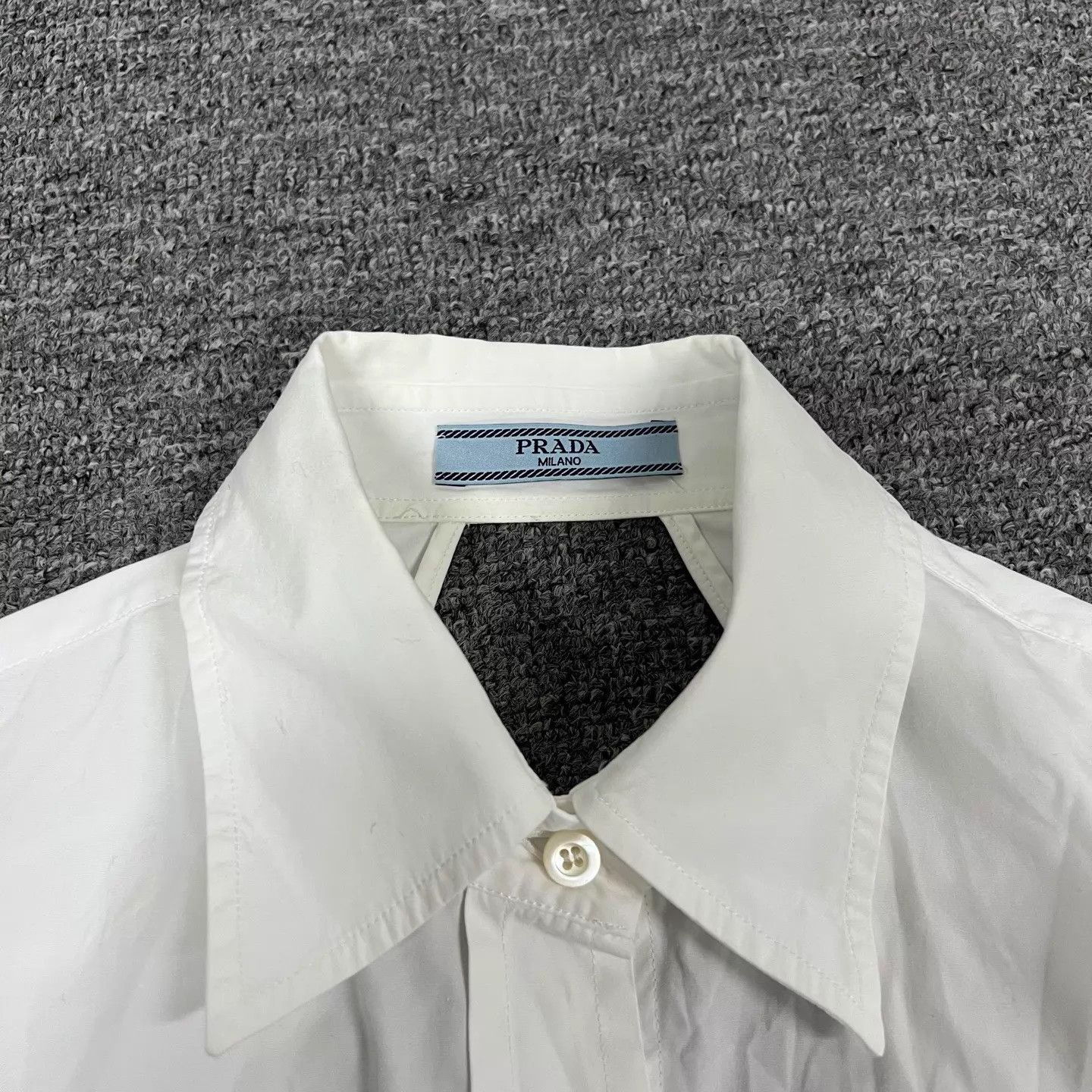 Prada Prada Runway Backless Triangle Logo White Shirt 40 M Size US M / EU 48-50 / 2 - 6 Thumbnail