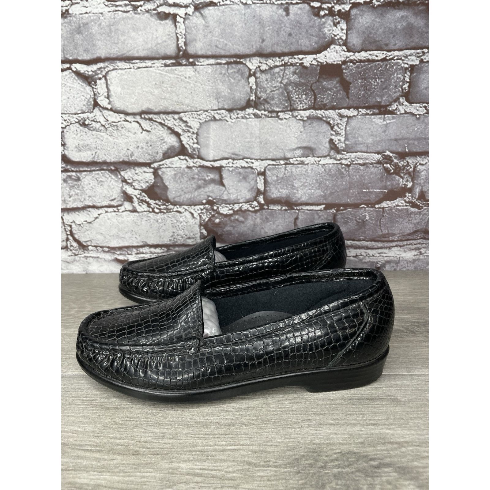 Other SAS Simplify Black Croc Patent Tripad Slip On Flats Shoes Wo Size US 6.5 / IT 36.5 - 1 Thumbnail