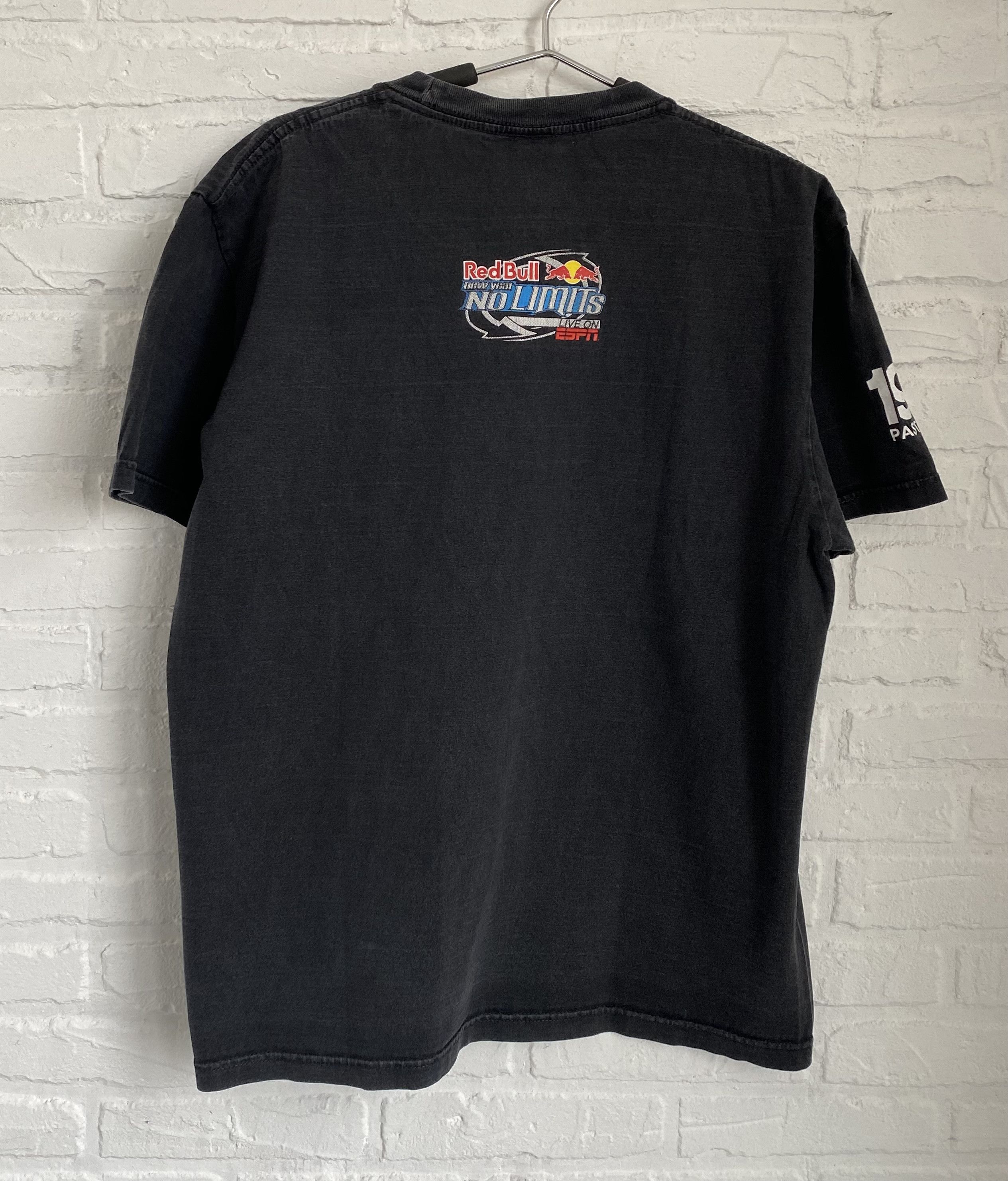 DC × Vintage Vintage 2008 DC Travis Pastrana 199 Subaru racing t-shirt Size US L / EU 52-54 / 3 - 6 Thumbnail