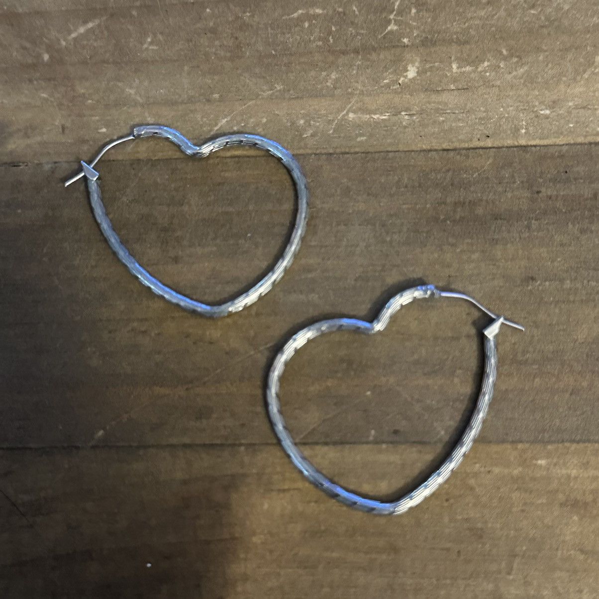 Other Silver tone heart shaped hoop earrings Size ONE SIZE - 6 Thumbnail