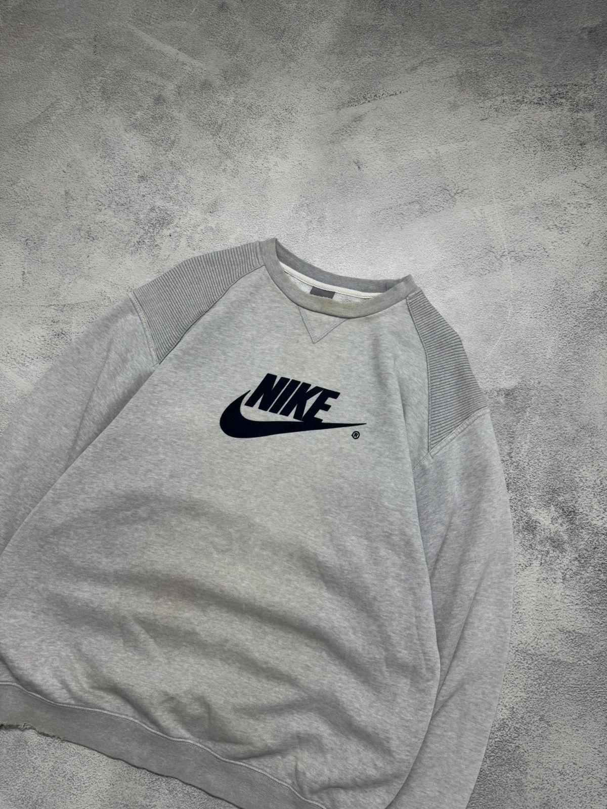 Nike Vintage Y2k Nike 🩶 Velour Spell Out Big Logo Sweatshirt 90’s Size US L / EU 52-54 / 3 - 1 Thumbnail
