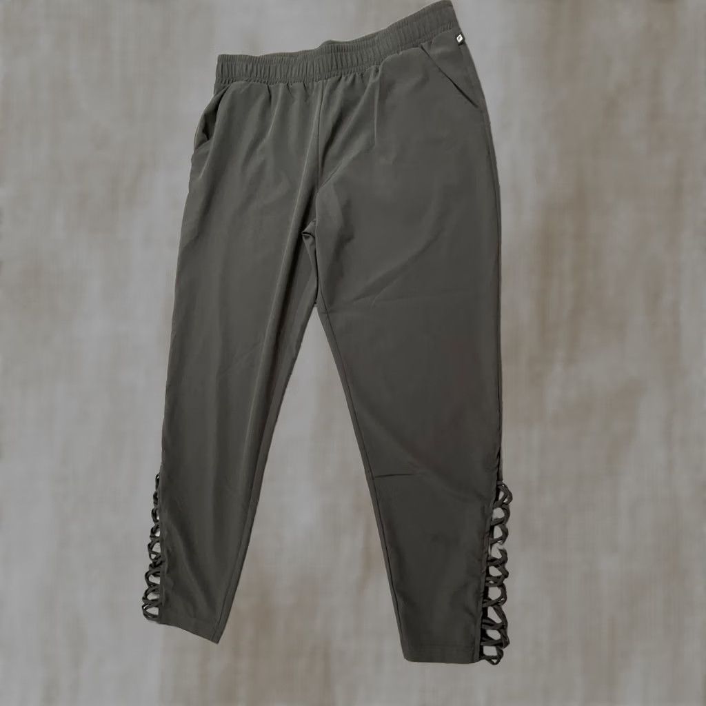 Fabletics FABLETICS WOMENS PANTS Medium Black Polyester Athletic Jogger Slim Tapered Leg 26in Inseam Pull On Yoga Athleisure Spring Summer Fall Size 32" / US 10 / IT 46 - 1 Thumbnail
