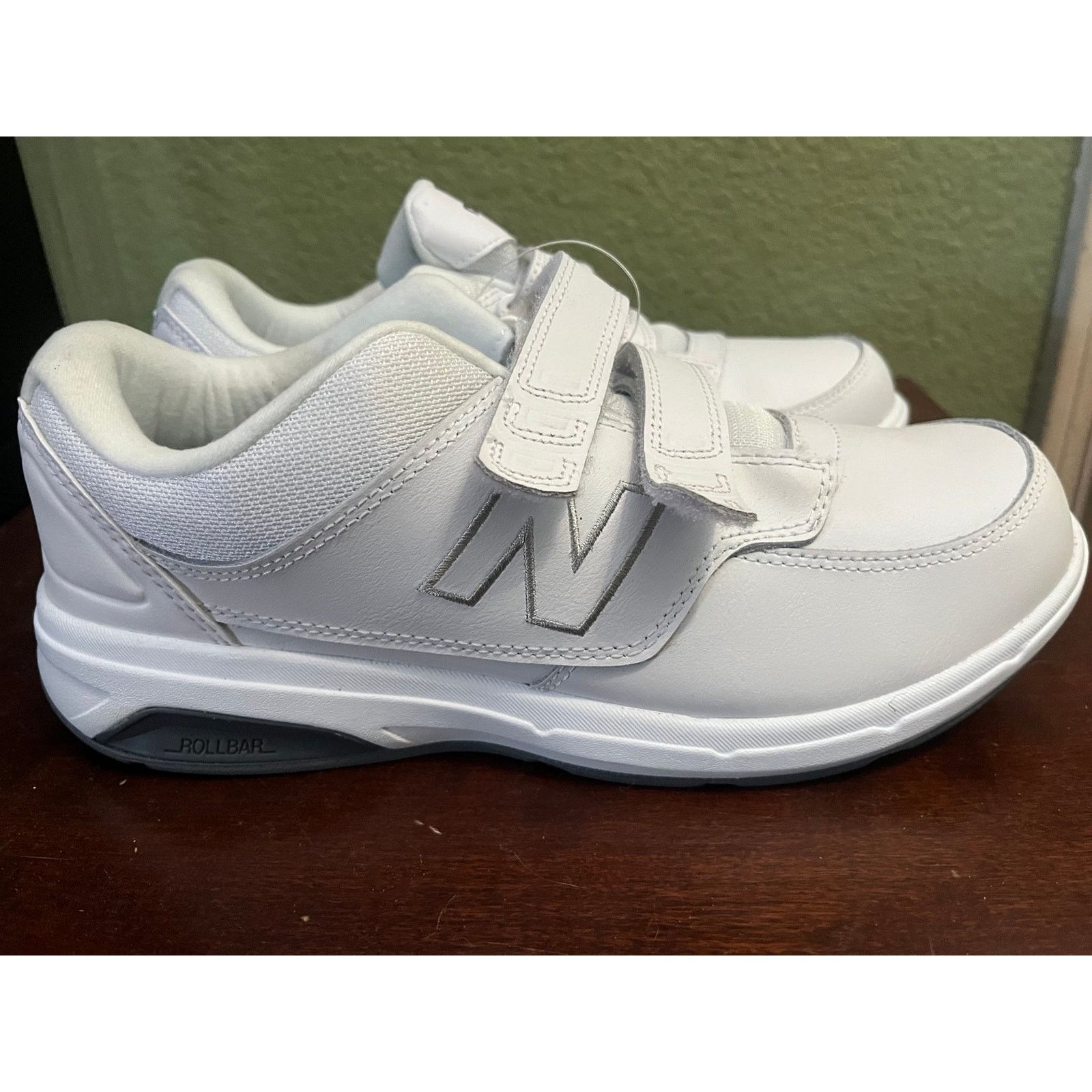 New Balance New Balance 813 White Velcro Shoes Men 7.5 Wide NWOT Size US 7.5 / EU 40-41 - 1 Thumbnail