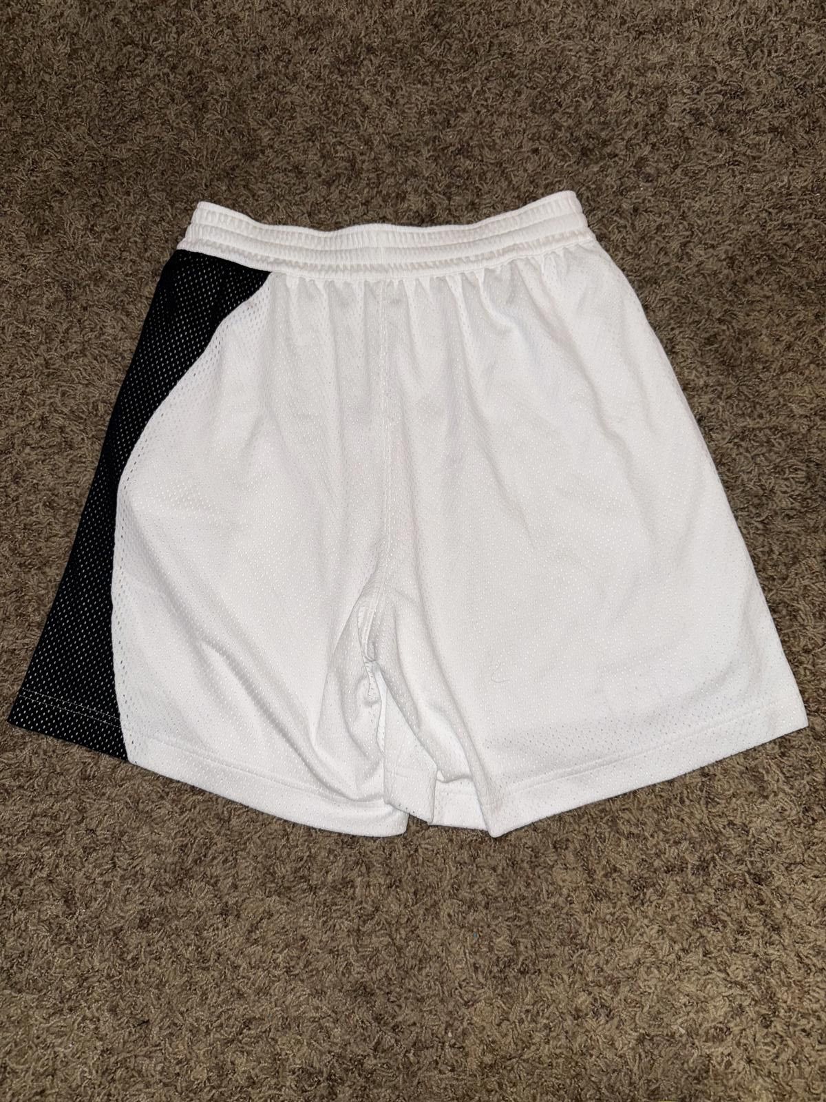 Nike Nike Essential Women's Dri-FIT Mesh Basketball Shorts Size 28" / US 6 / IT 42 - 8 Thumbnail