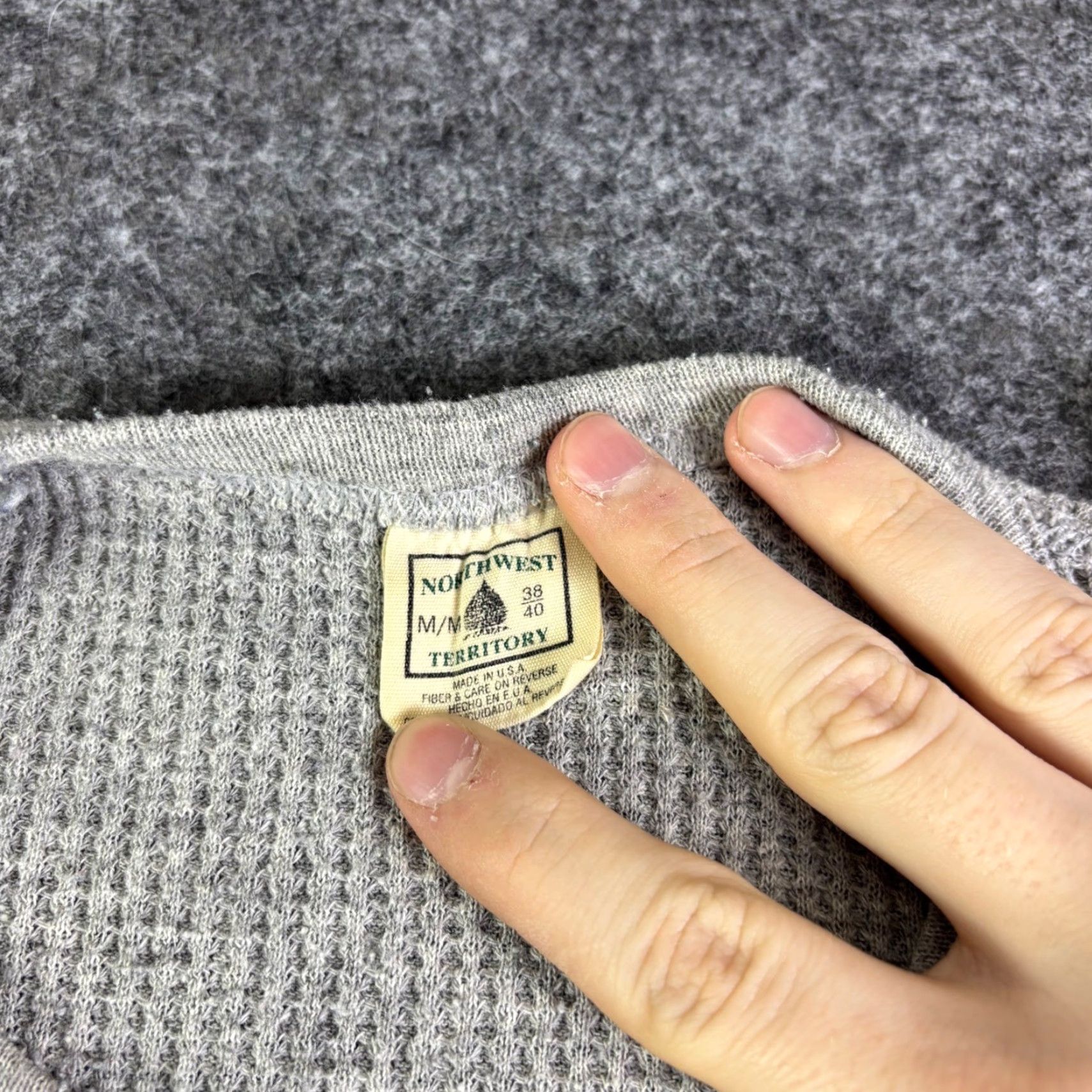 Vintage VINTAGE Northwest Territory Men’s Grey Waffle Knit Thermal Long Sleeve Shirt M 90s Size US M / EU 48-50 / 2 - 5 Thumbnail