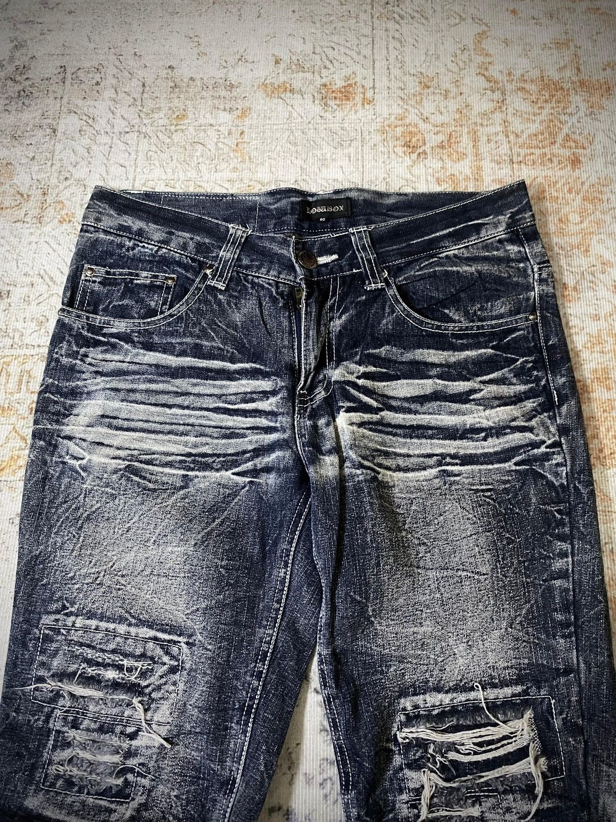 LOWBOX 2000s LOWBOX DISTRESSED JEANS DENIM Size US 31 - 7 Thumbnail