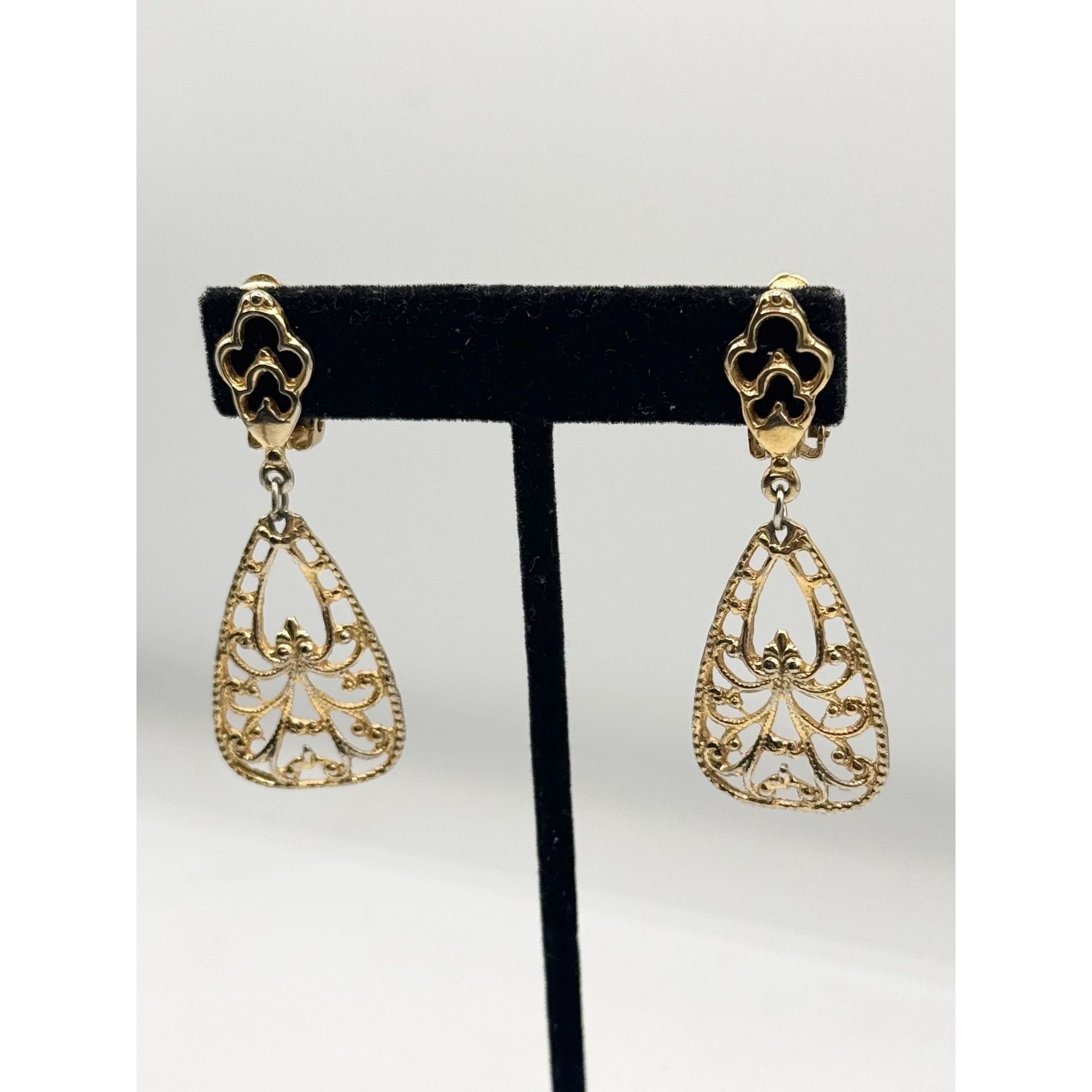 Vintage Vintage Gold Tone Filigree Lightweight Dangle Clip On Earrin Size ONE SIZE - 3 Thumbnail
