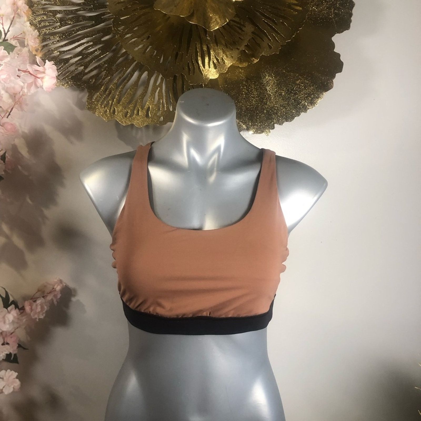 Lululemon Lululemon sports bra cross back Tan Size M / US 6-8 / IT 42-44 - 1 Thumbnail