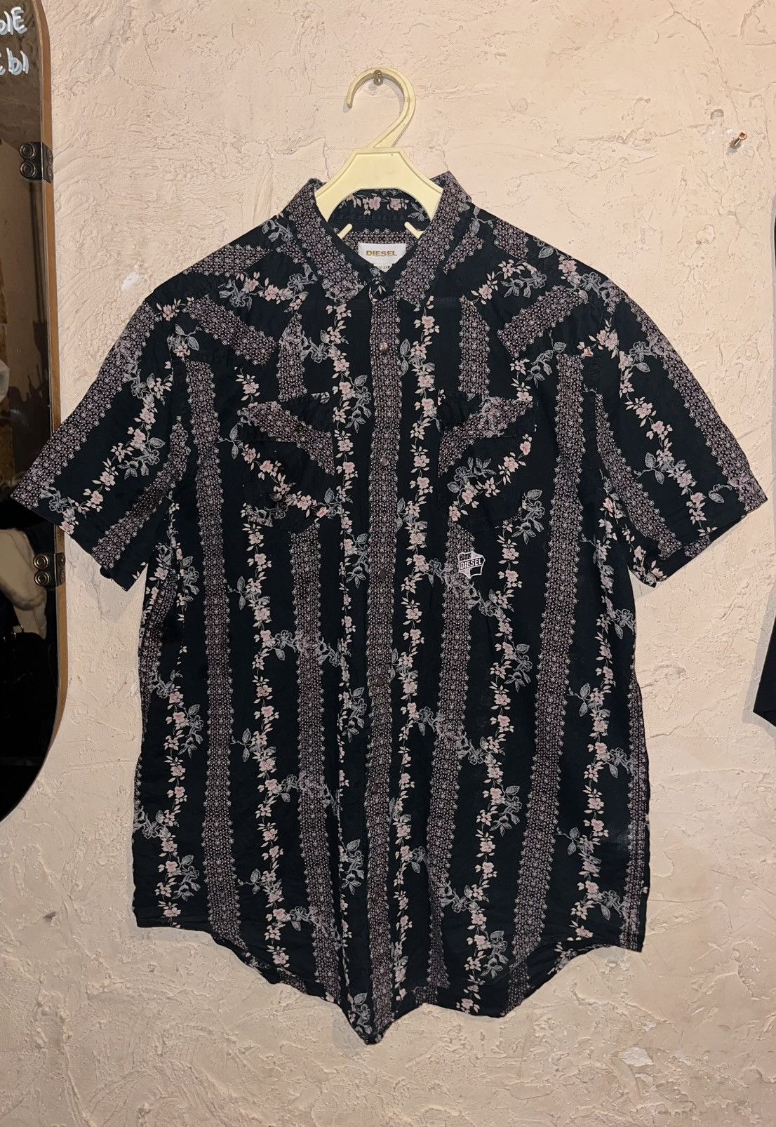Diesel Vintage Diesel Shirt Short Sleeve Button up Flowers Ornament Size US L / EU 52-54 / 3 - 1 Thumbnail