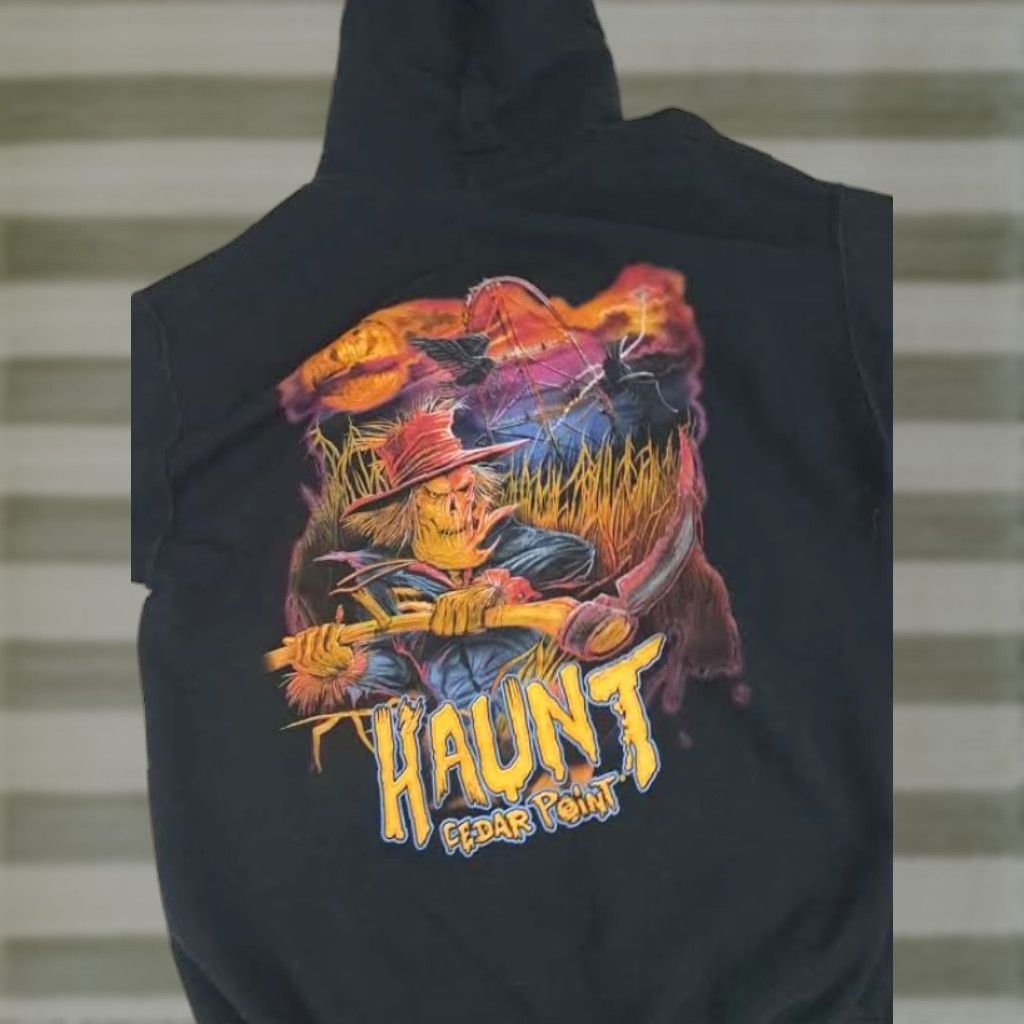 Gildan VINTAGE Haunt Scarecrow Cedar Point Theme Ride Sweatshirt Medium Hooded Pullover Gildan Black Women 24in long 21in pit to pit Size M / US 6-8 / IT 42-44 - 1 Thumbnail