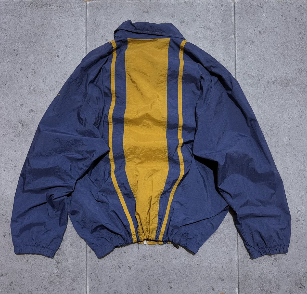 Nike Vintage 90s Nike Nylon Light Jacket Swoosh Boxy Adjustable Size US L / EU 52-54 / 3 - 9 Thumbnail