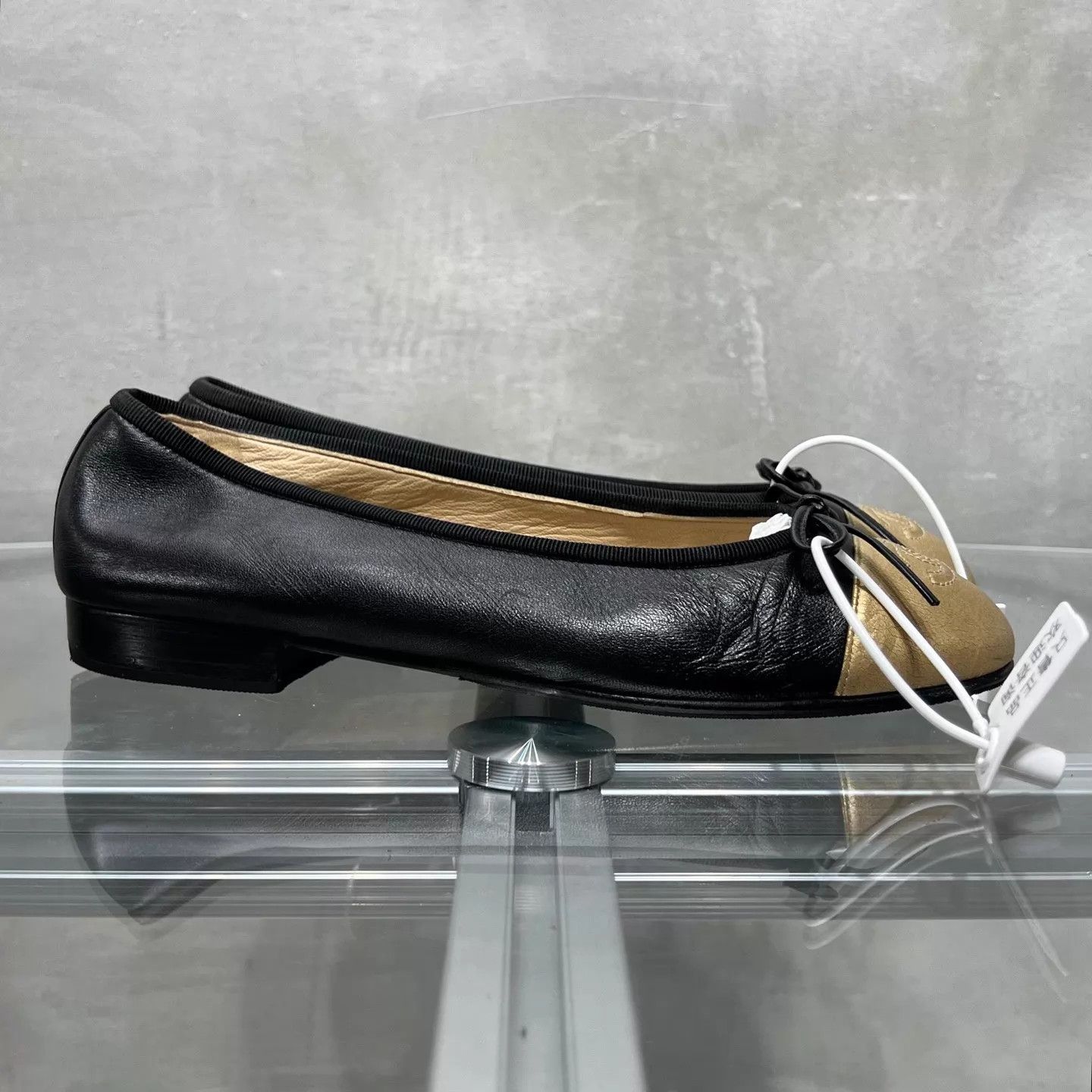 Chanel Chanel Black & Gold Ballet Flats 37 YH25981 Size US 6.5 / IT 36.5 - 4 Thumbnail